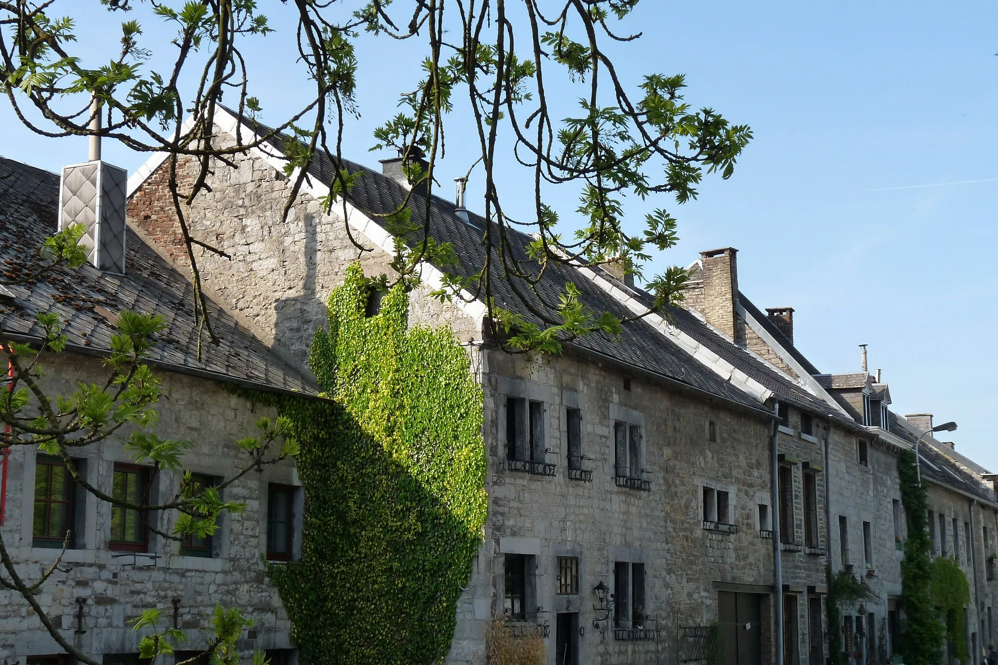 Photo showing: Vue de maisons anciennes quai du Batty