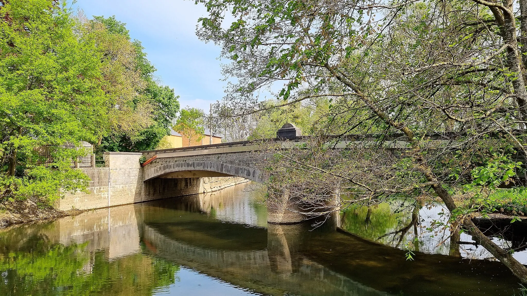 Photo showing: Éprave, commune belge de Rochefort, en Région wallonne dans la province de Namur. Pont enjambant la rivière L'Homme.