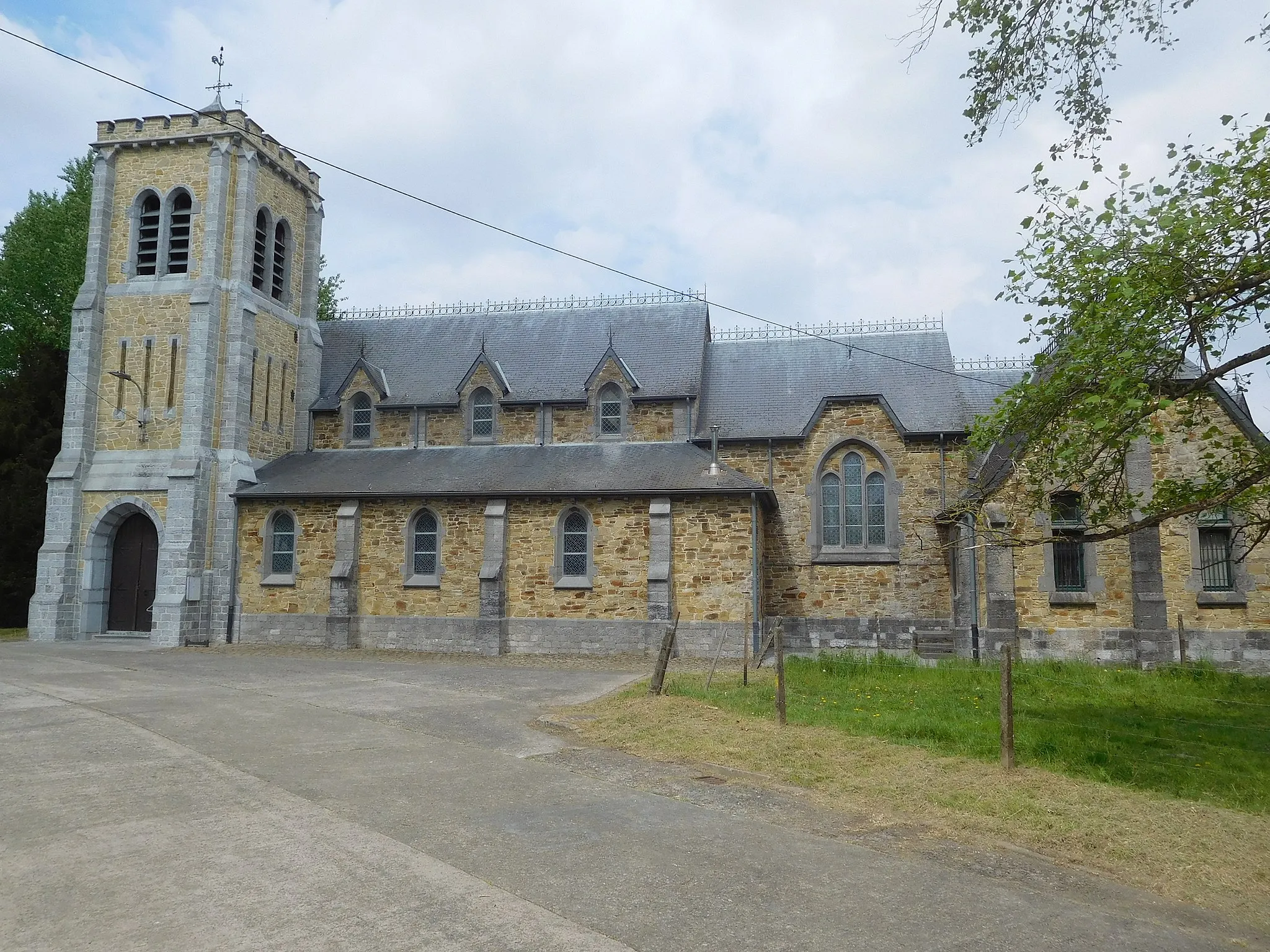 Photo showing: L'église Saint-Geprges, à Villers-lez-Heest se trouve près du château (Belgium)