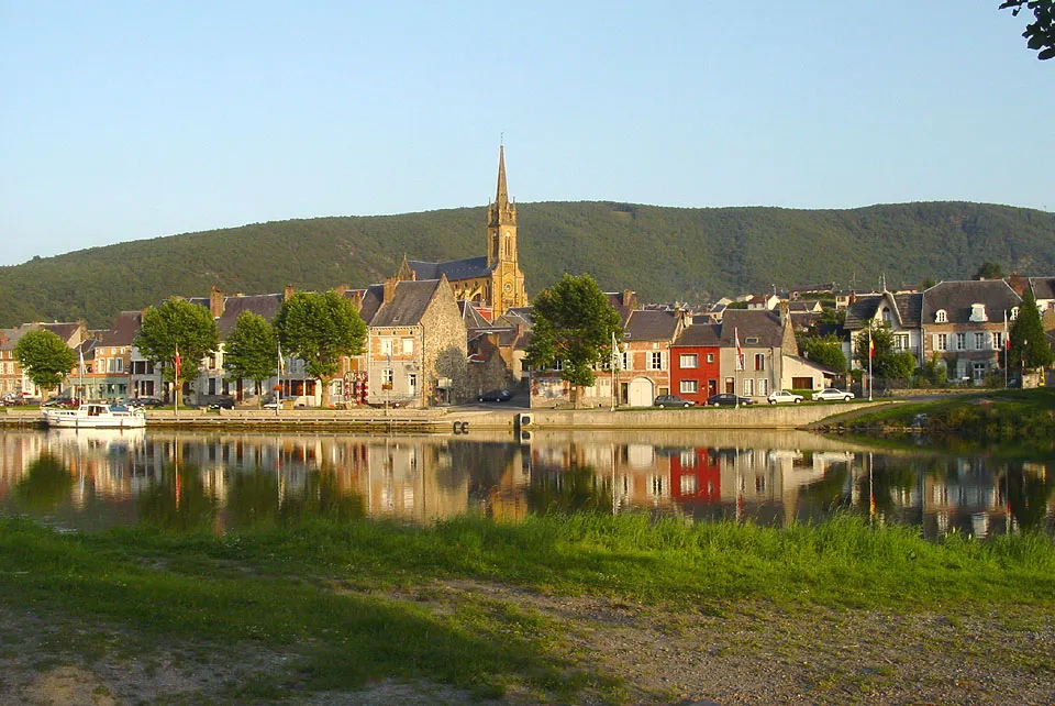 Photo showing: Fumay across the river, from the north, near the bridge to Haybes, taken by David Edgar in the evening on 2005-09-03.