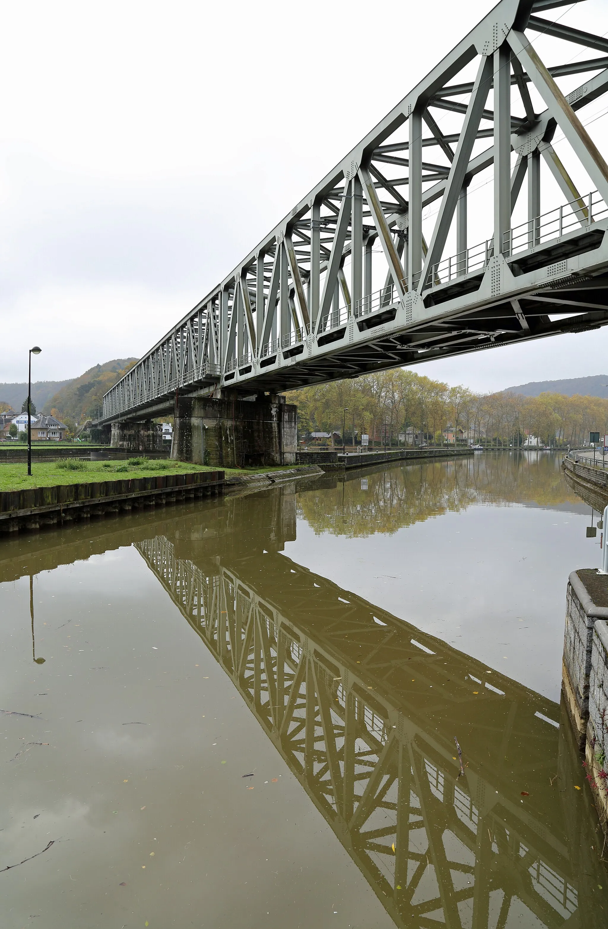 Photo showing: Anseremme (Dinant, Belgium): railway bridge over the Meuse river