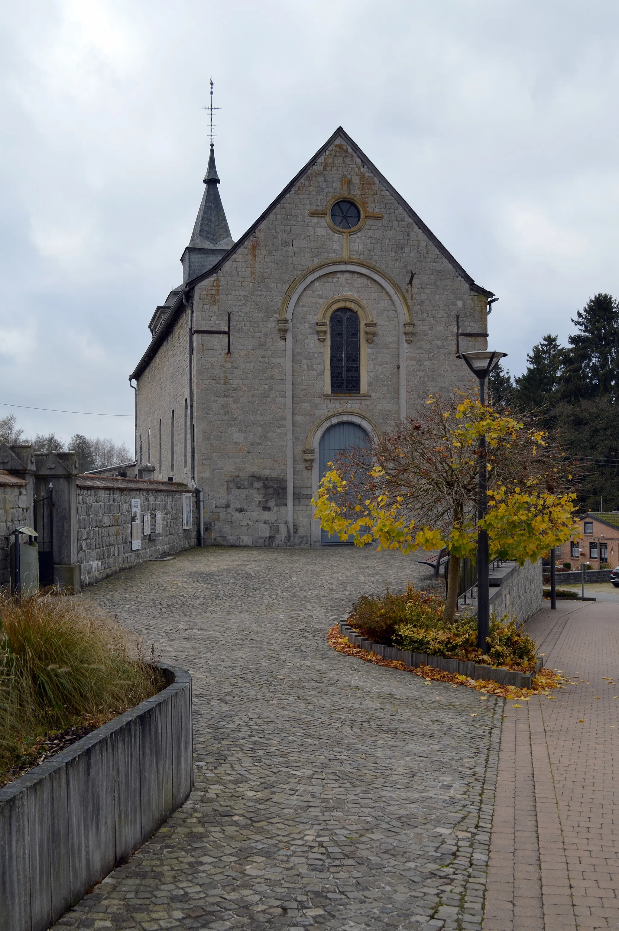 Photo showing: Heure church, Somme-Leuze, 2016