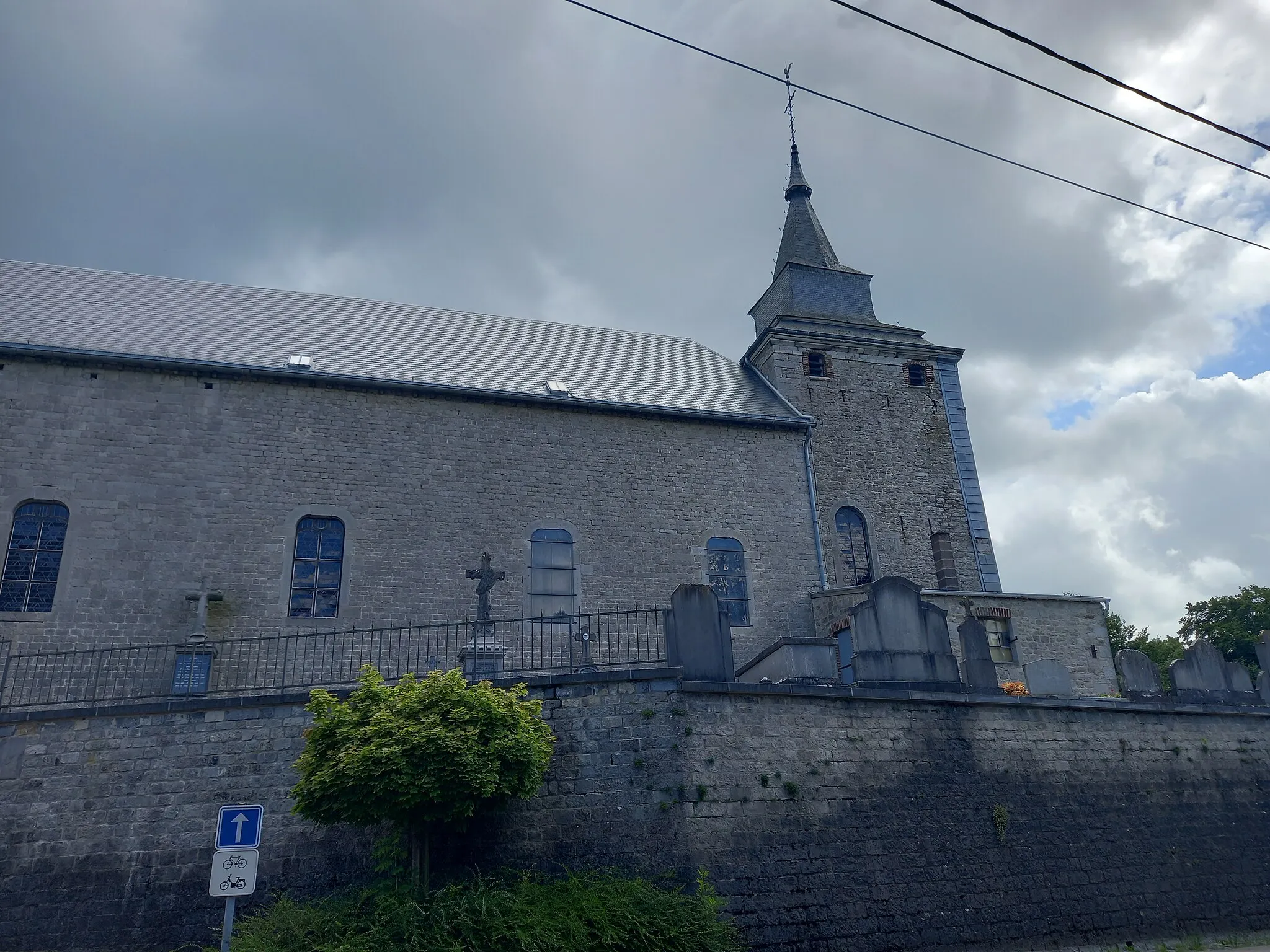 Photo showing: Foto van de Kerk in Heure vanaf de hoofdstraat