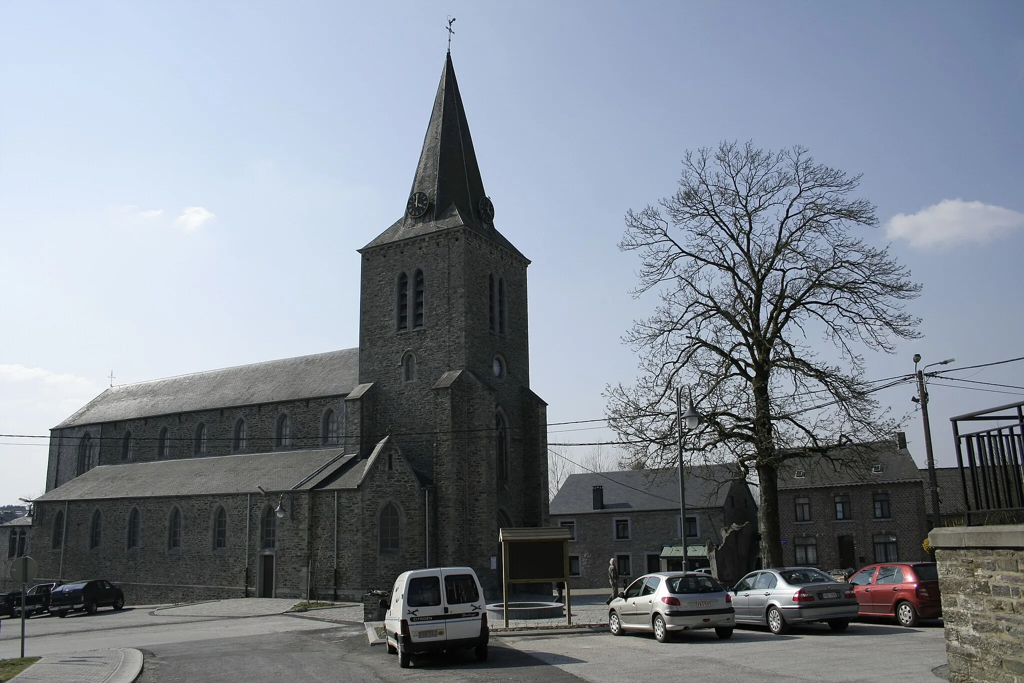 Photo showing: Bièvre (Belgium),  the St. Hubert church (1894).