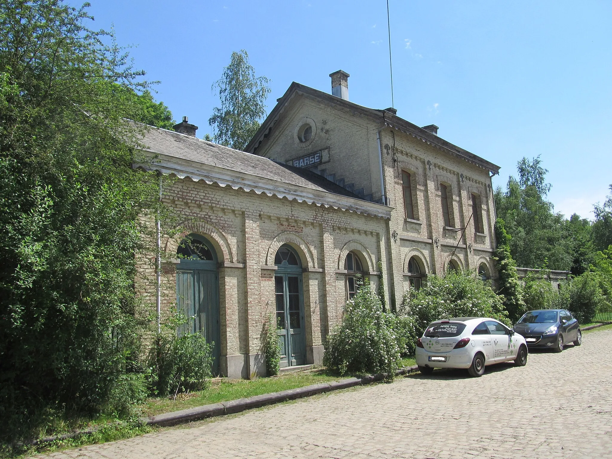 Photo showing: Former Barse railway station on the Belgian line 126 Statte–Ciney.