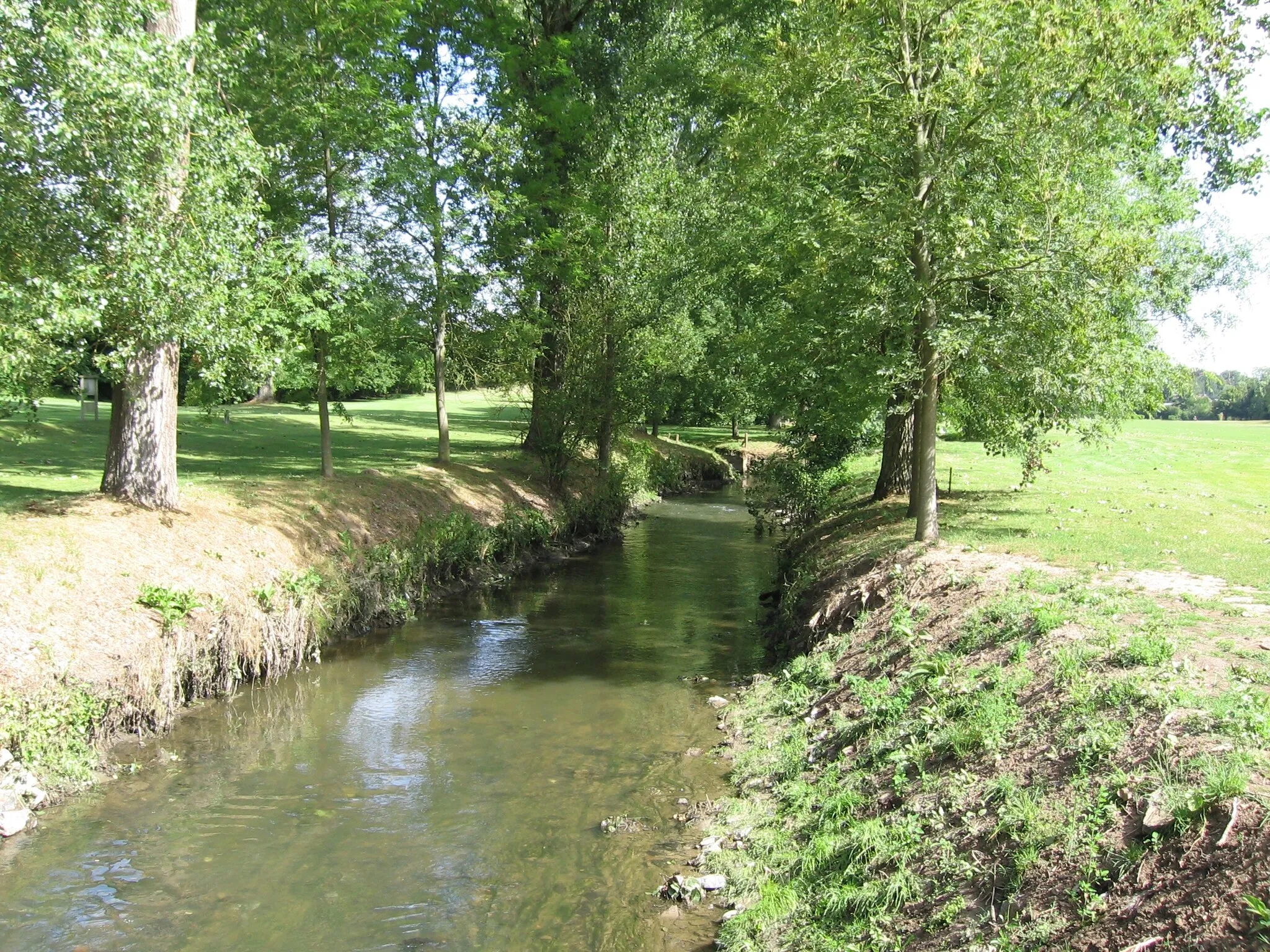 Photo showing: L'Orneau passant près de la ferme de Falnuée, à Mazy (Belgique)