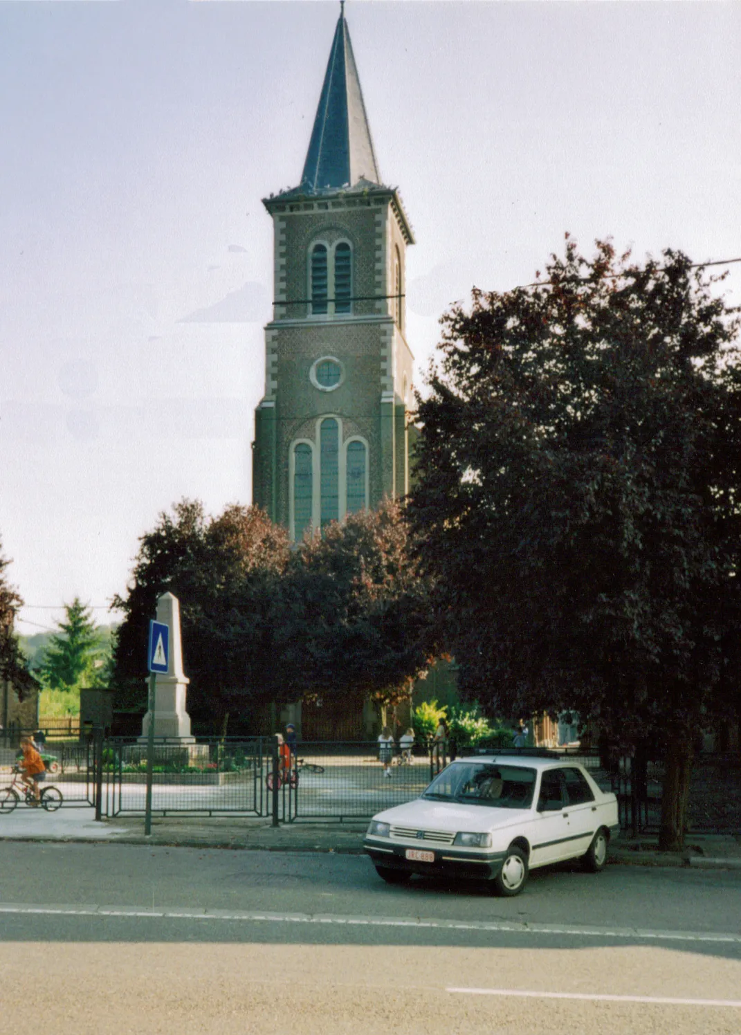 Photo showing: Eglîjhe di Mazy