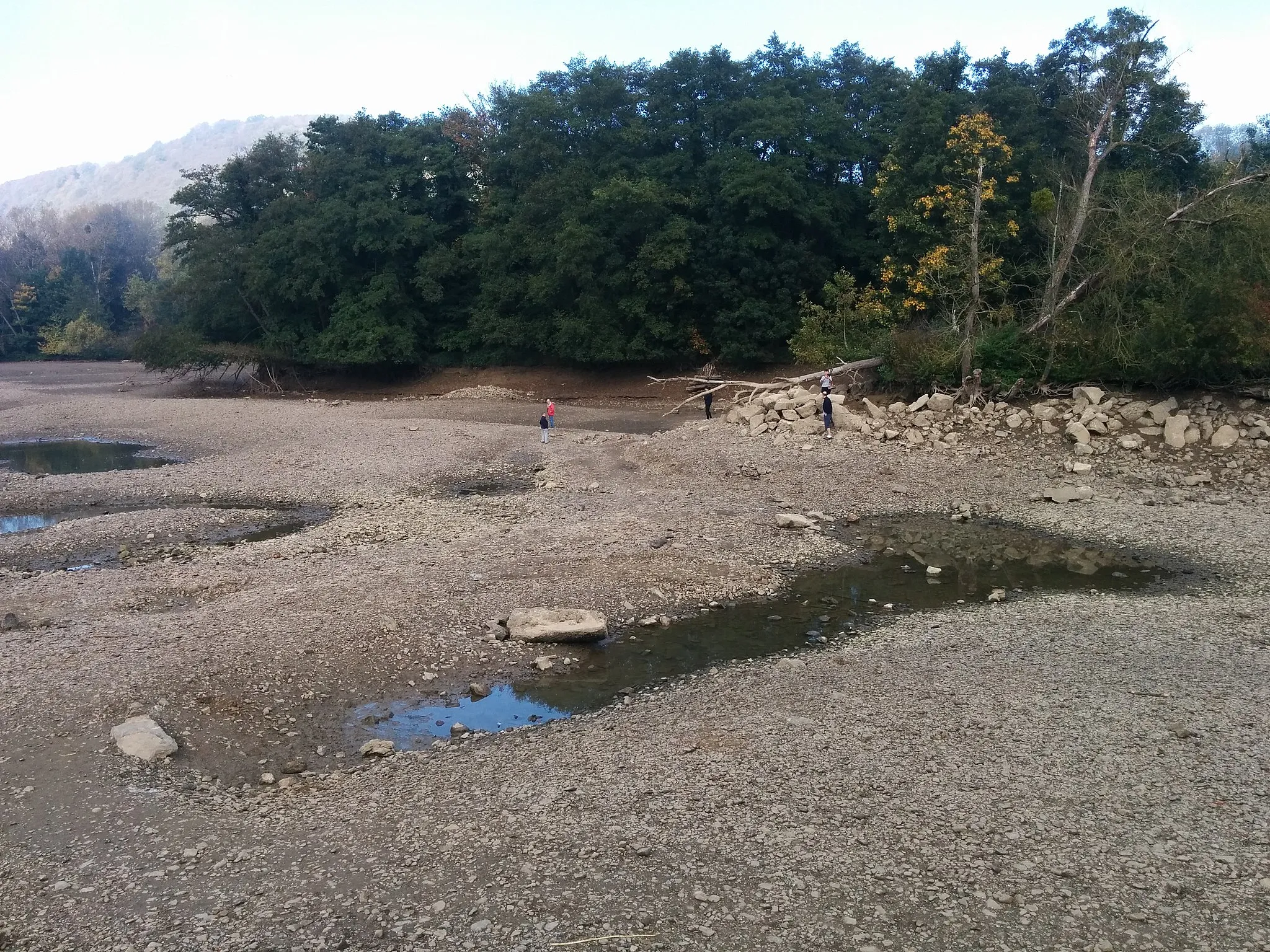 Photo showing: Petite Île de Godinne, lors du chômage de la Meuse de 2017.