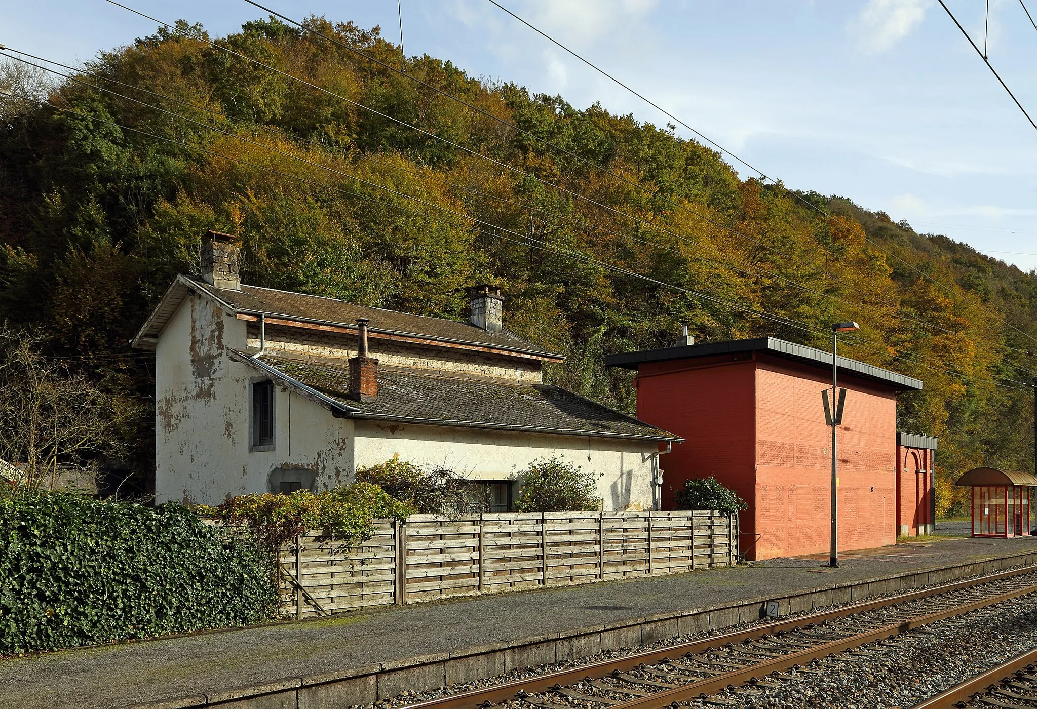 Photo showing: Houyet (province of Namur, Belgium): Gendron-Celles train station on Belgian railway  line 166