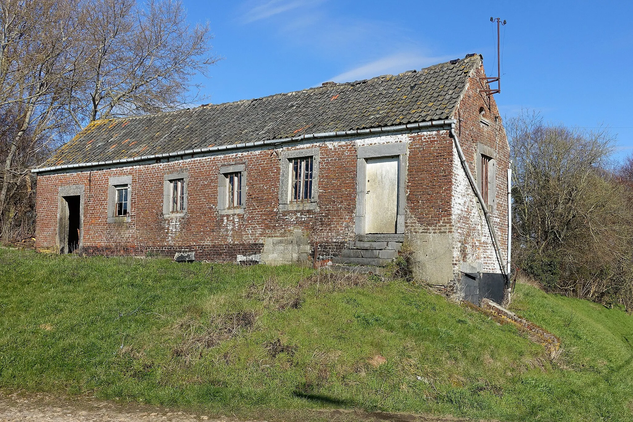 Photo showing: Ancienne maison d'ouvrier agricole à la Ferme Montulet à Hemptinne (Fernelmont)
