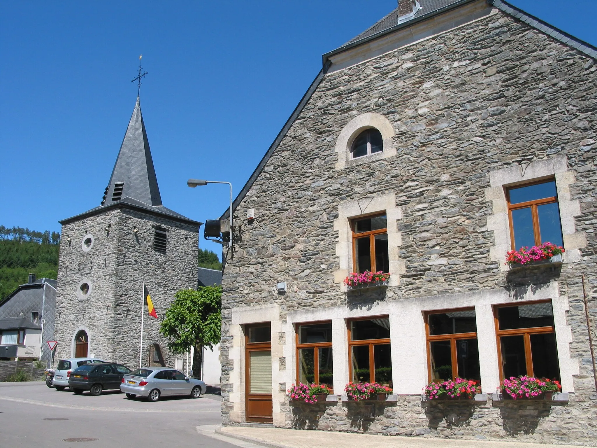 Photo showing: Vresse-sur-Semois (Belgium), The town hall and the St. Lambert church (1768).