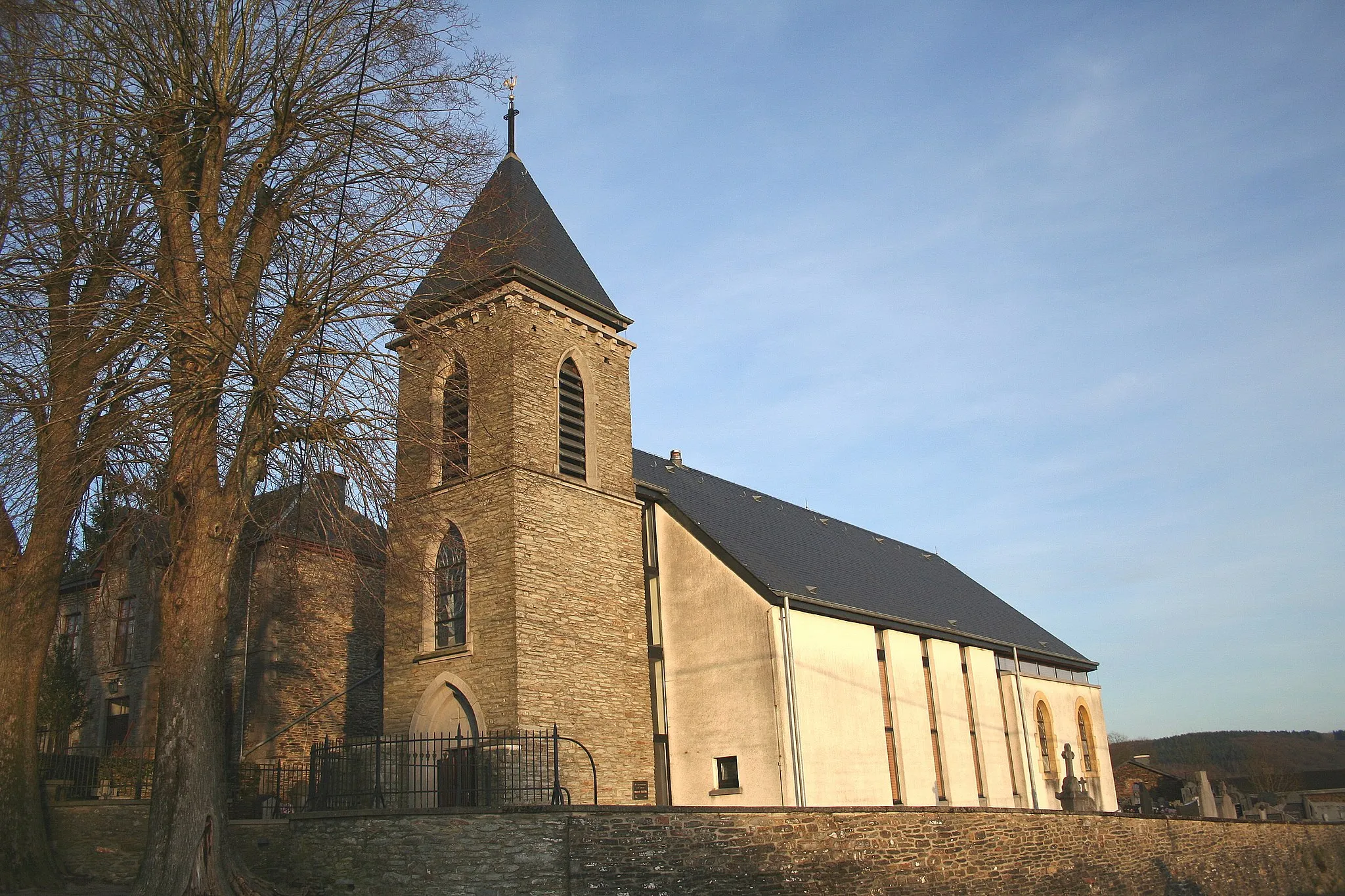 Photo showing: Gros-Fays (Belgium), the St. Peter church (XVI-XXth century).