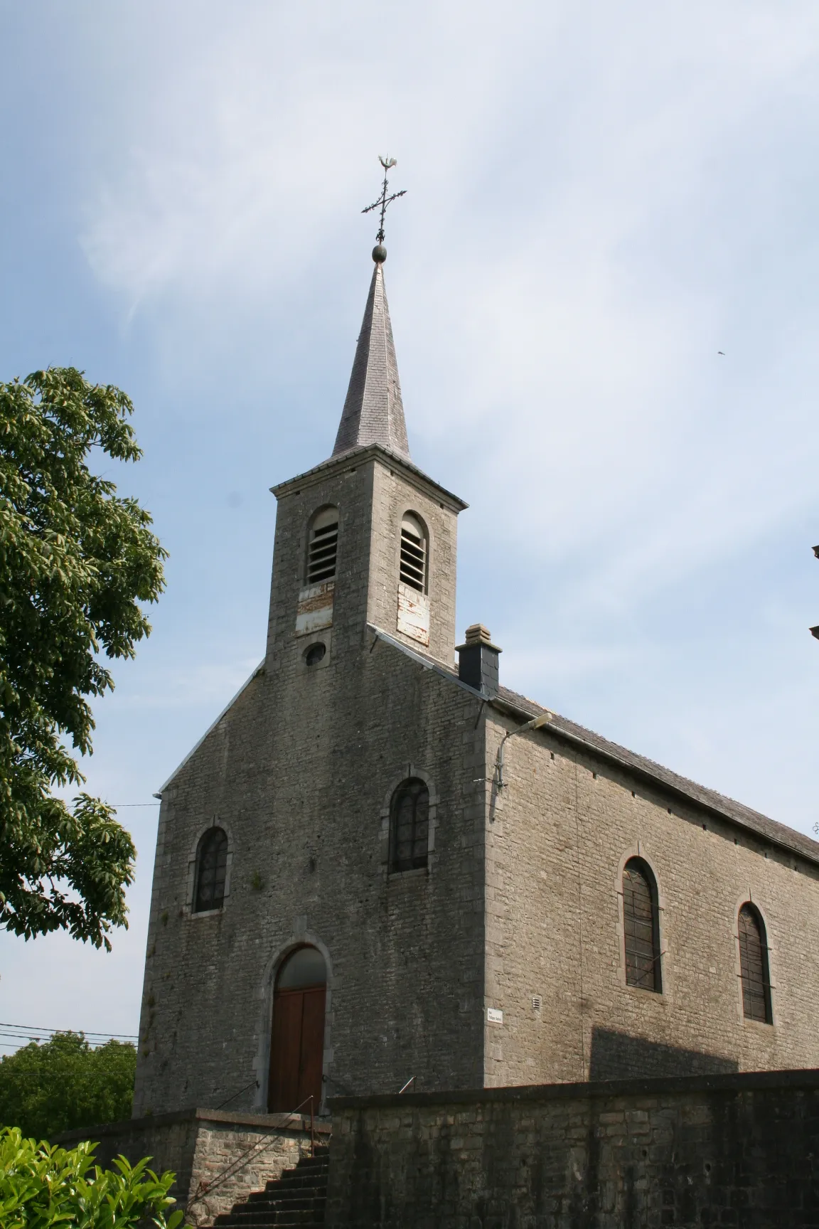 Photo showing: Matagne-la-Petite (Belgium), the St. Remy church (1845-1846).