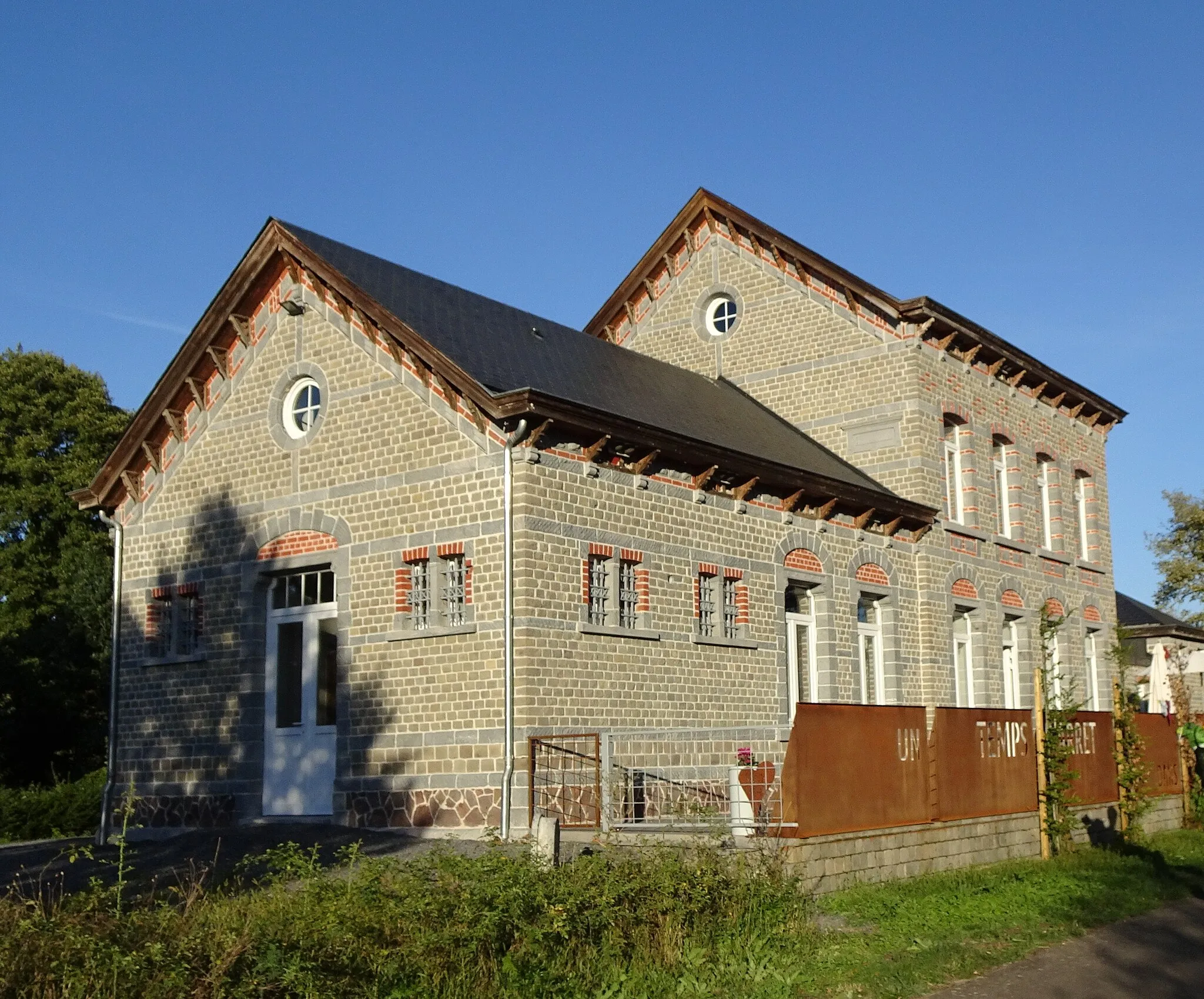 Photo showing: gare de Hour-Havenne, reconvertie en gîte