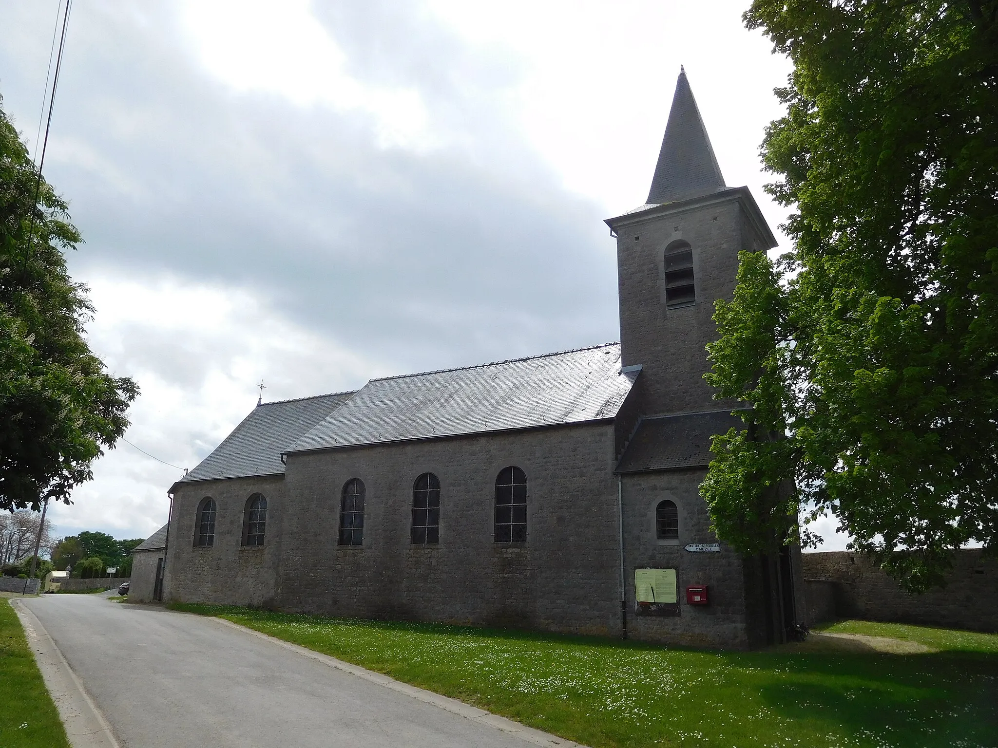 Photo showing: Église paroissiale Saint-Feuillien d'Omezée, dans l'Entre-Sambre-et-Meuse (province de Namur en Belgique).