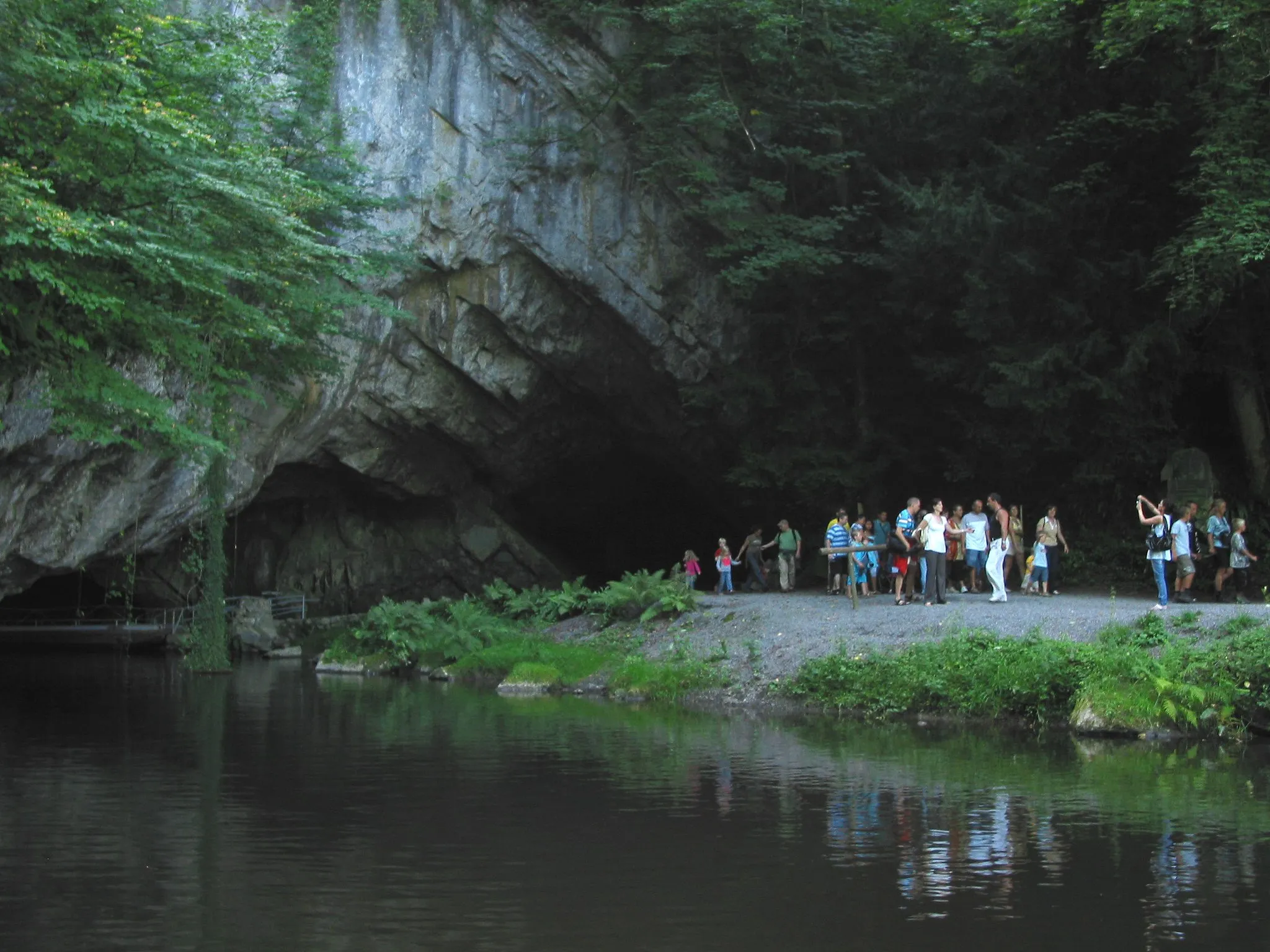 Photo showing: Han-sur-Lesse (Belgium), coming out of river Lesse at the Caves_of_Han-sur-Lesse exit.