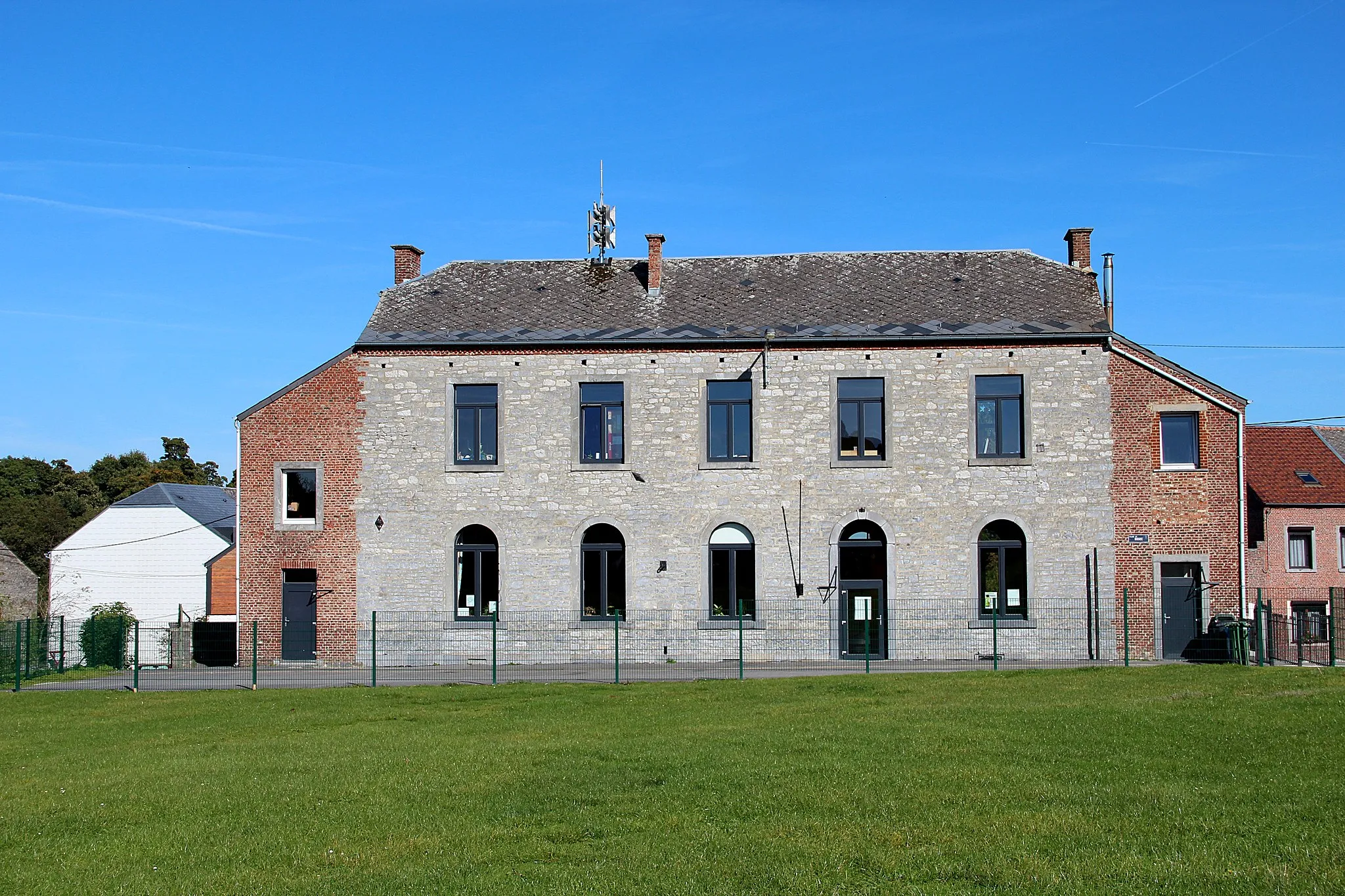 Photo showing: Rosée (Belgium), the local elementary school.