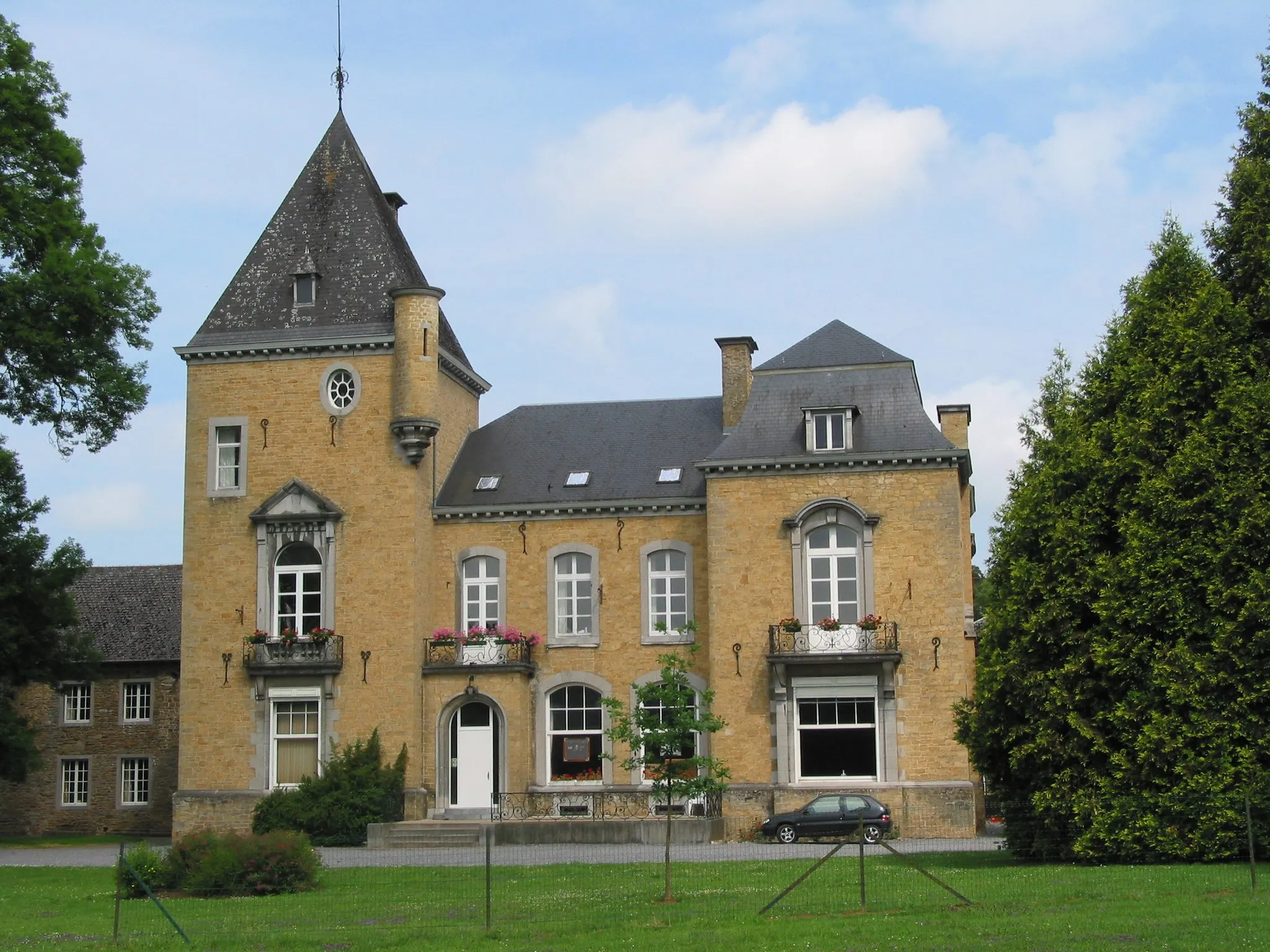 Photo showing: Schaltin (Belgium), the castle (XVI/XIXth centuries).