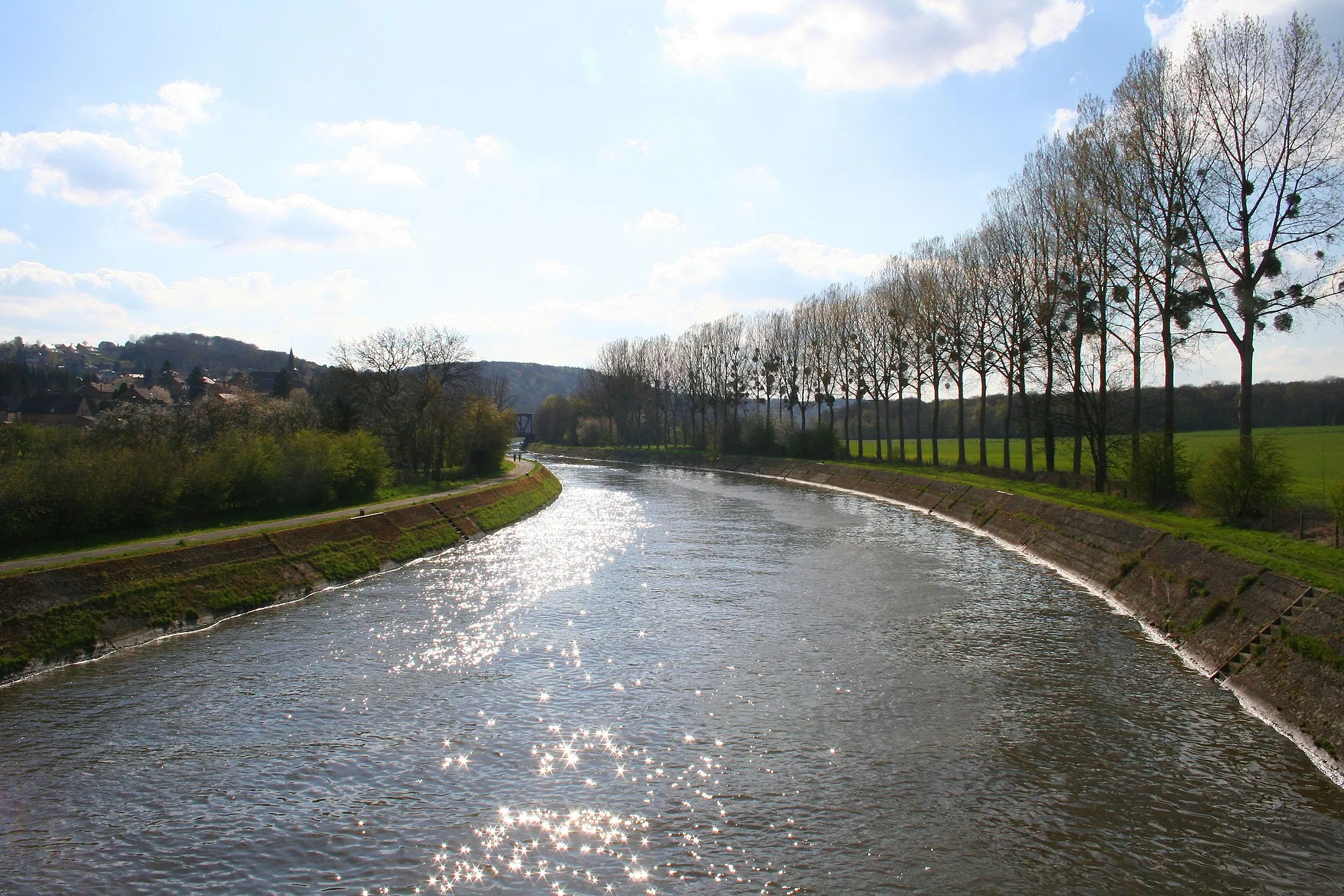 Photo showing: Franière (Belgique), le village vu du pont sur la Sambre.