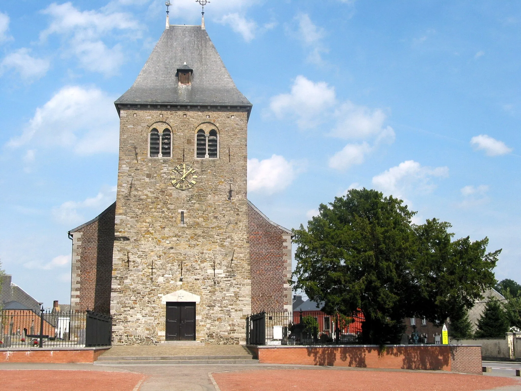 Photo showing: Saint-Denis (Belgium), the St. Denis church (XVIIIth century – Romanesque tower).