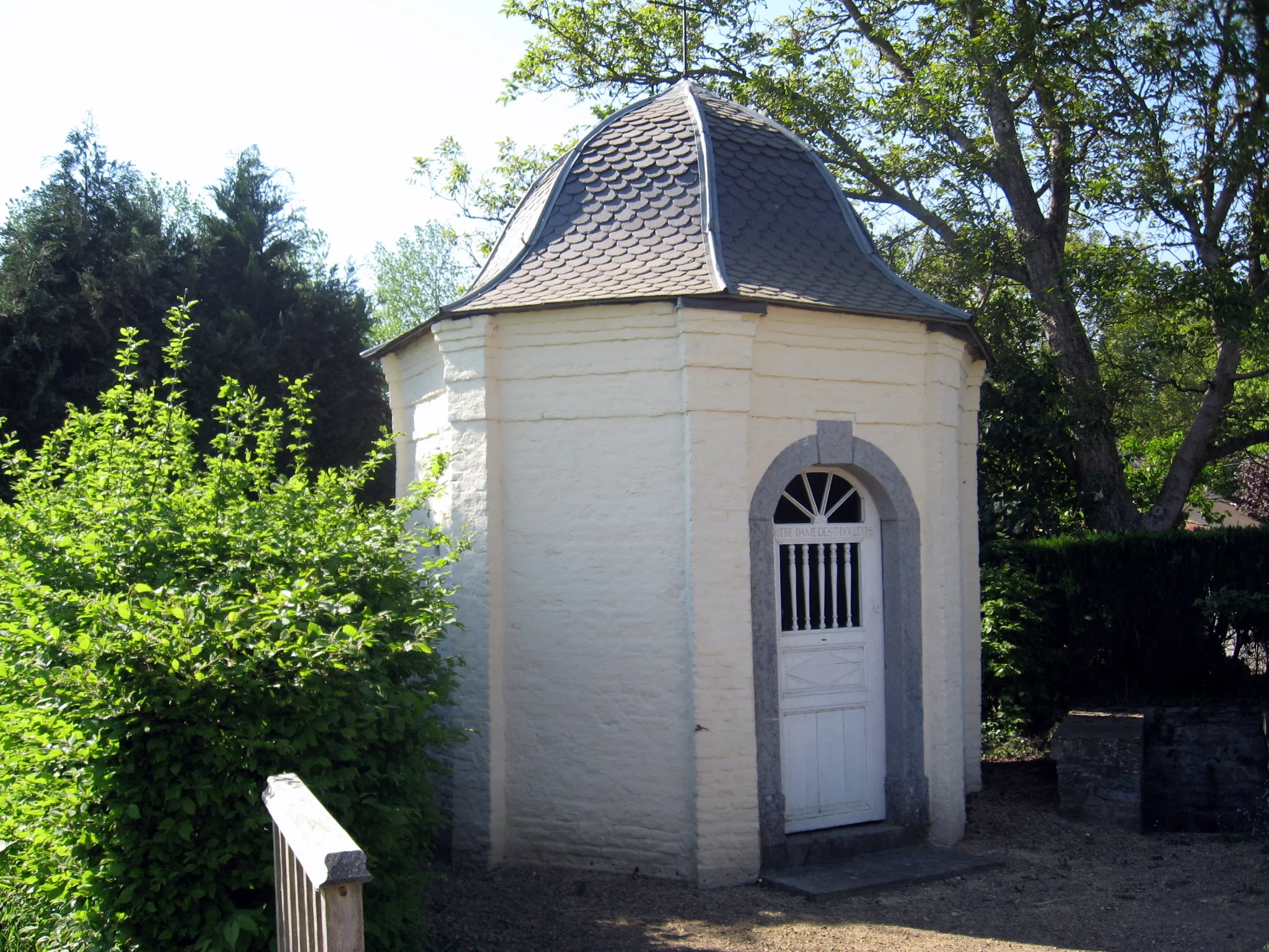 Photo showing: Onze-Lieve-Vrouw van Zeven Smartenkapel in Marchovelette