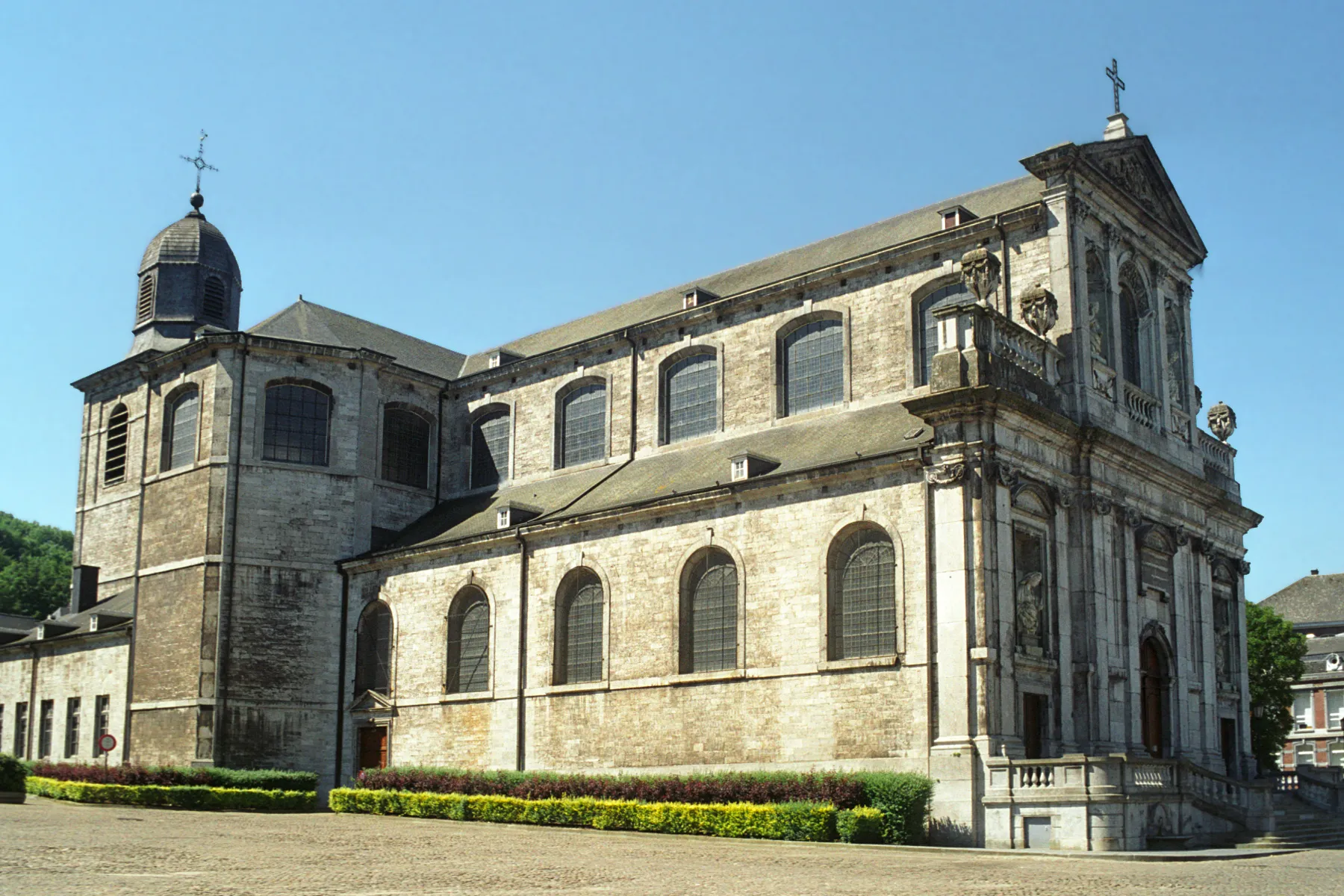 Photo showing: Belgique - Wallonie - Collégiale Sainte-Begge d'Andenne