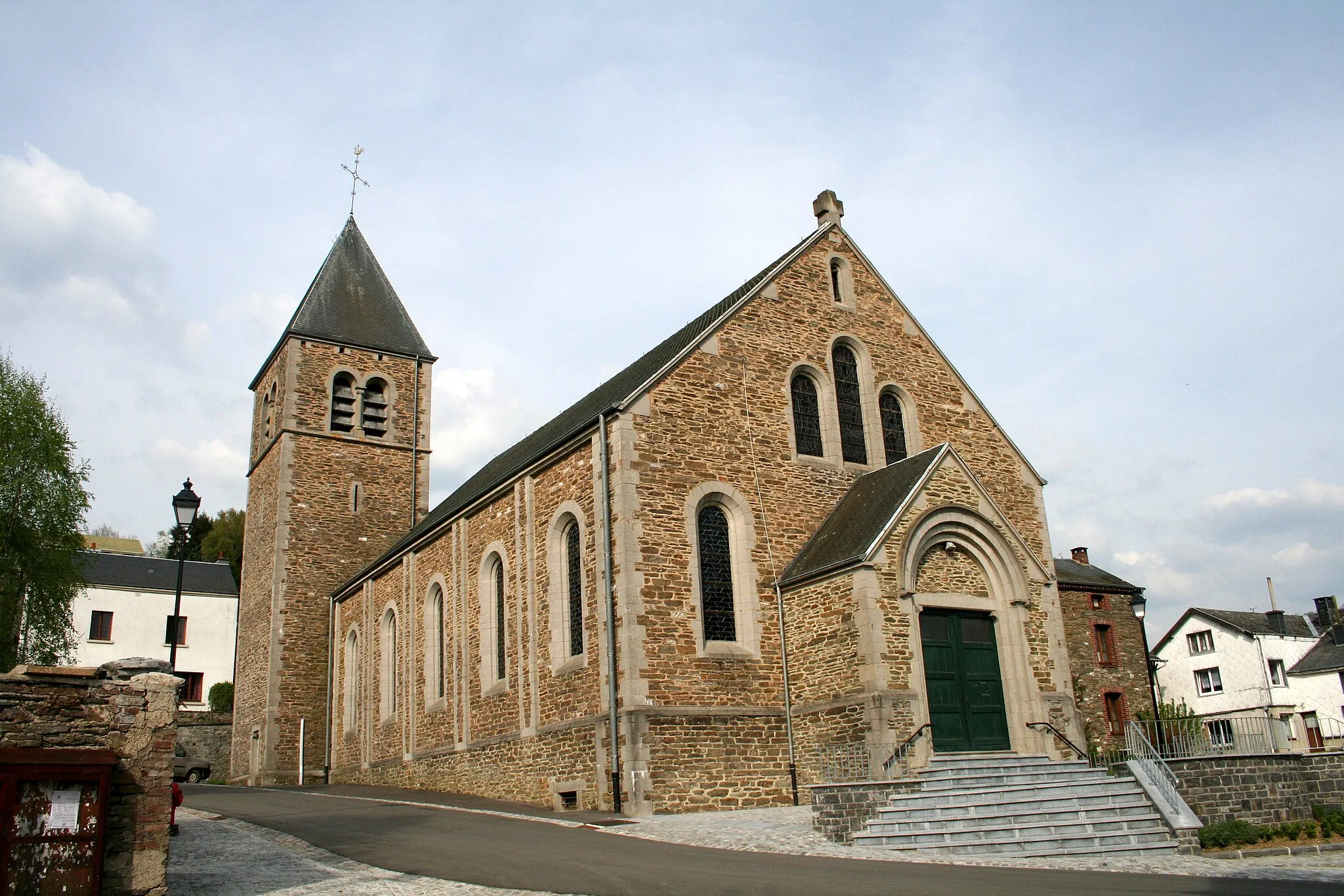 Photo showing: Poupehan (Belgium), the St. Remaclus church (1934-1935).