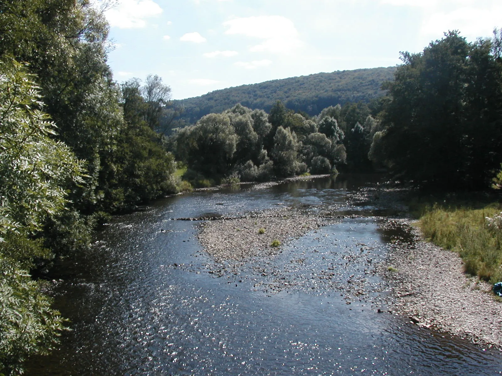 Photo showing: Hampteau-Werpin, Belgium. River Ourthe from bridge between Hampteau and Werpin.