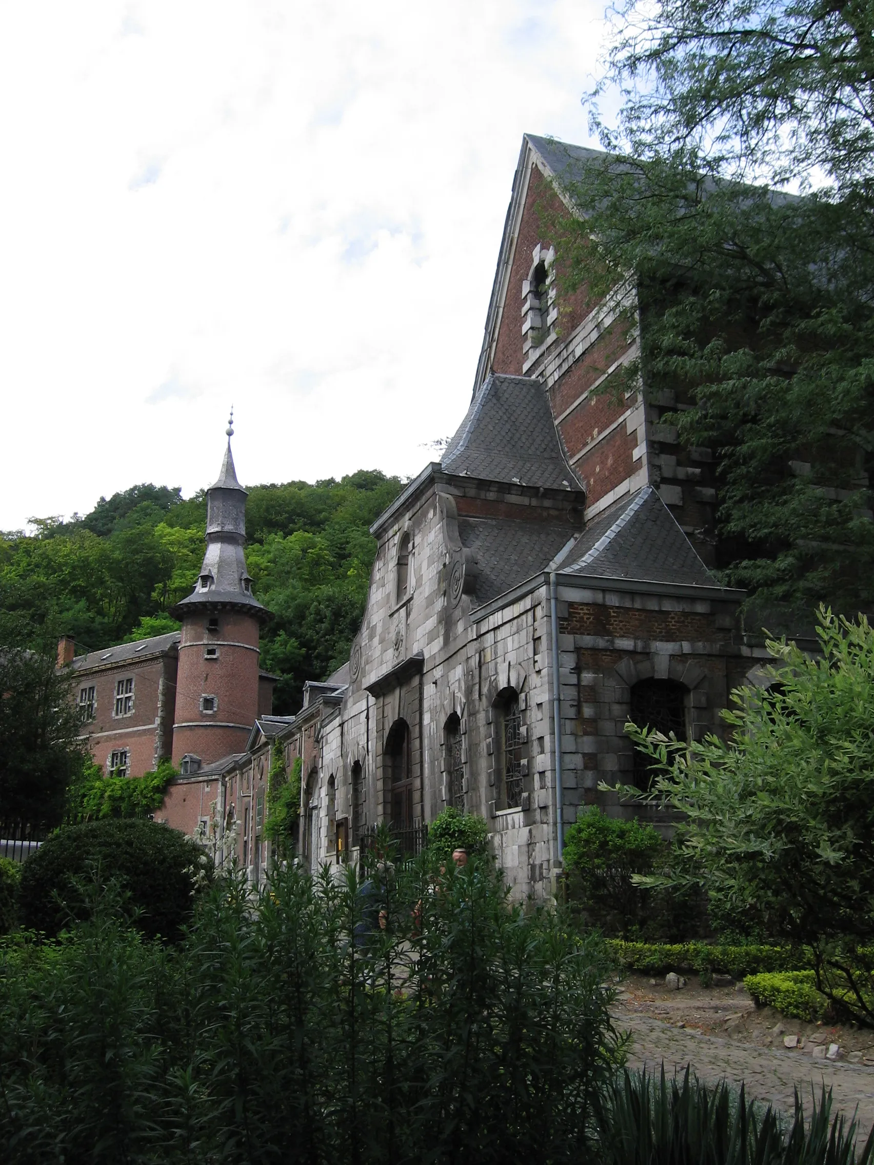 Photo showing: Eglise et colombier de l'ancienne abbaye augustinienne de Flône, Amay, Belgique