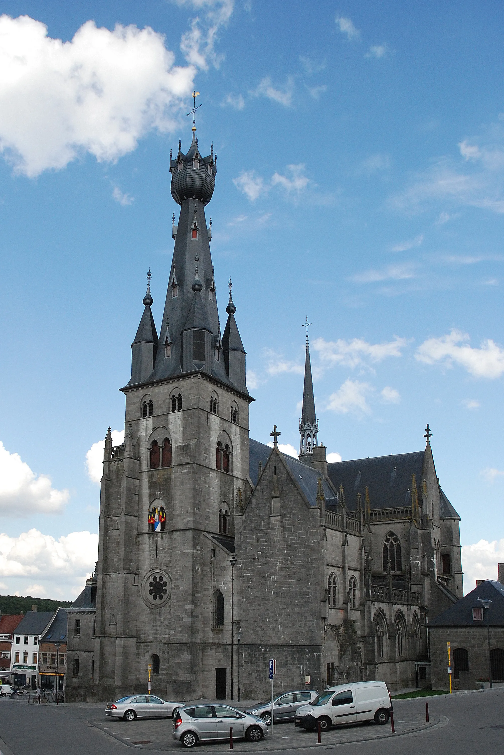 Photo showing: de Sint-Maternusbasiliek van Walcourt, België