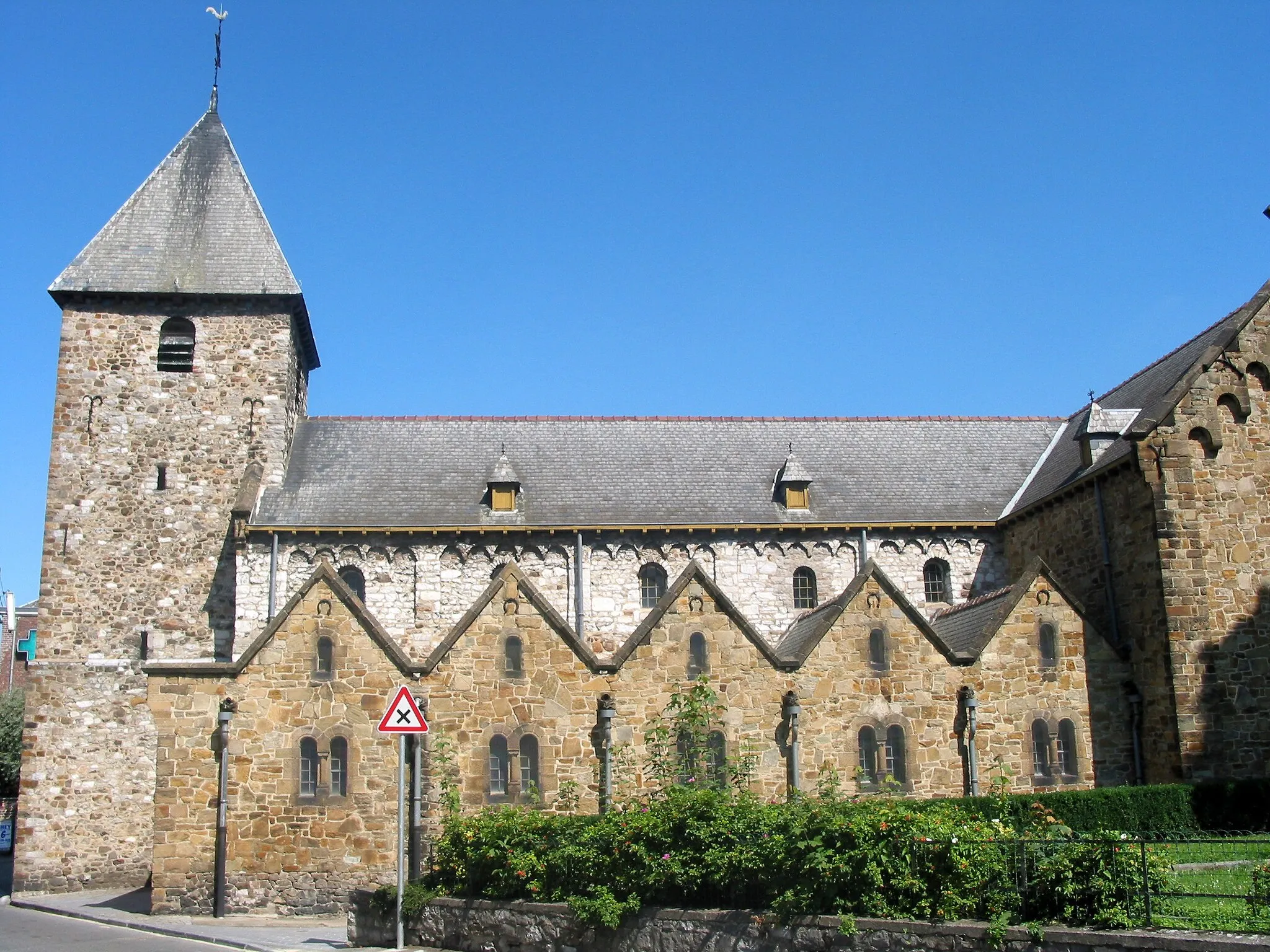 Photo showing: Andenne (Belgium), Andenelle - the St. Peter church (tower of the XIIth century).