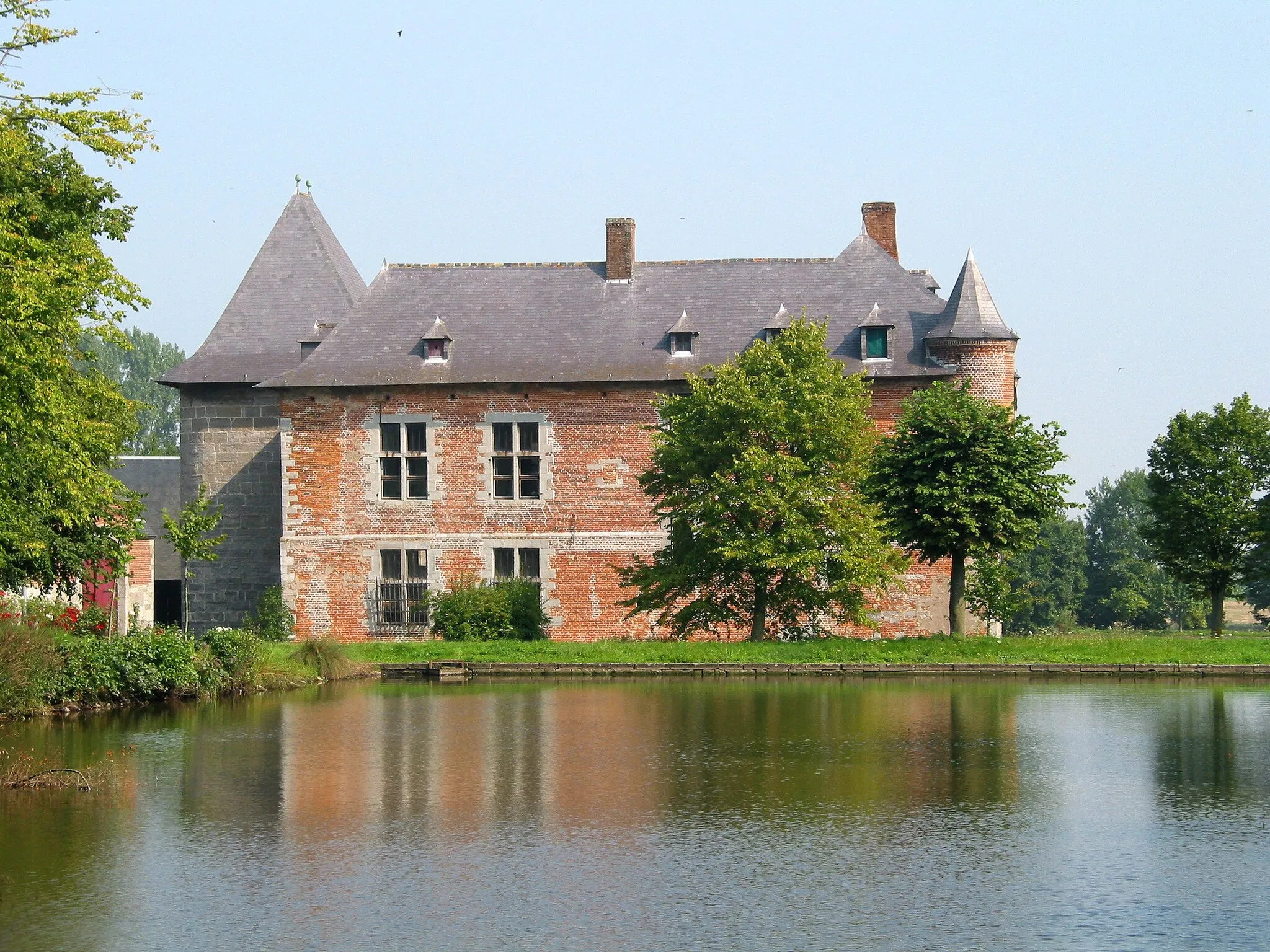 Photo showing: Noville-les-Bois (Belgium), the Fernelmont castle (XIII/XVIth centuries).