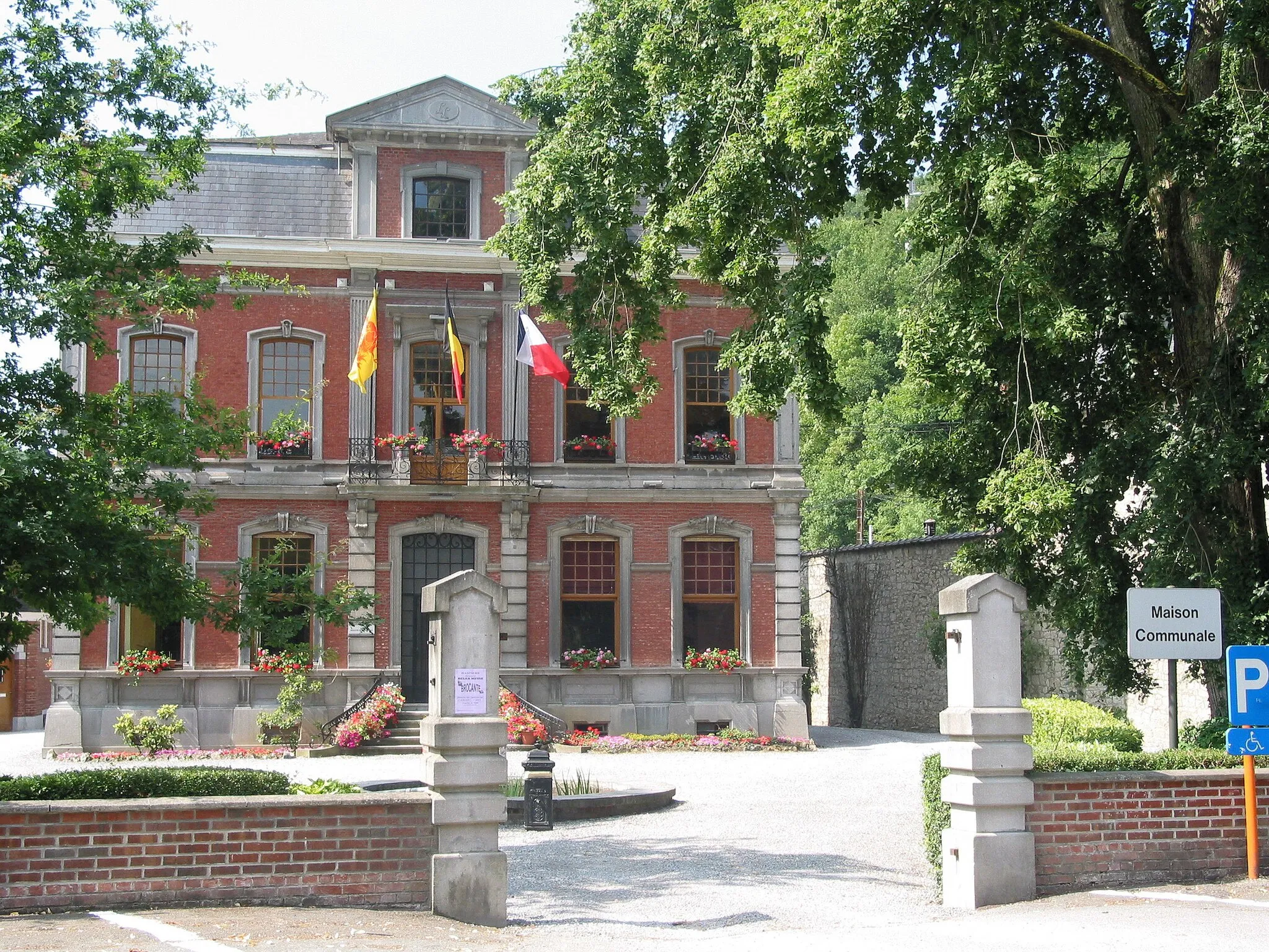 Photo showing: Hastière-Lavaux (Belgium), Avenue Guy Stinglhamber, 6l - the city hall of Hastière.