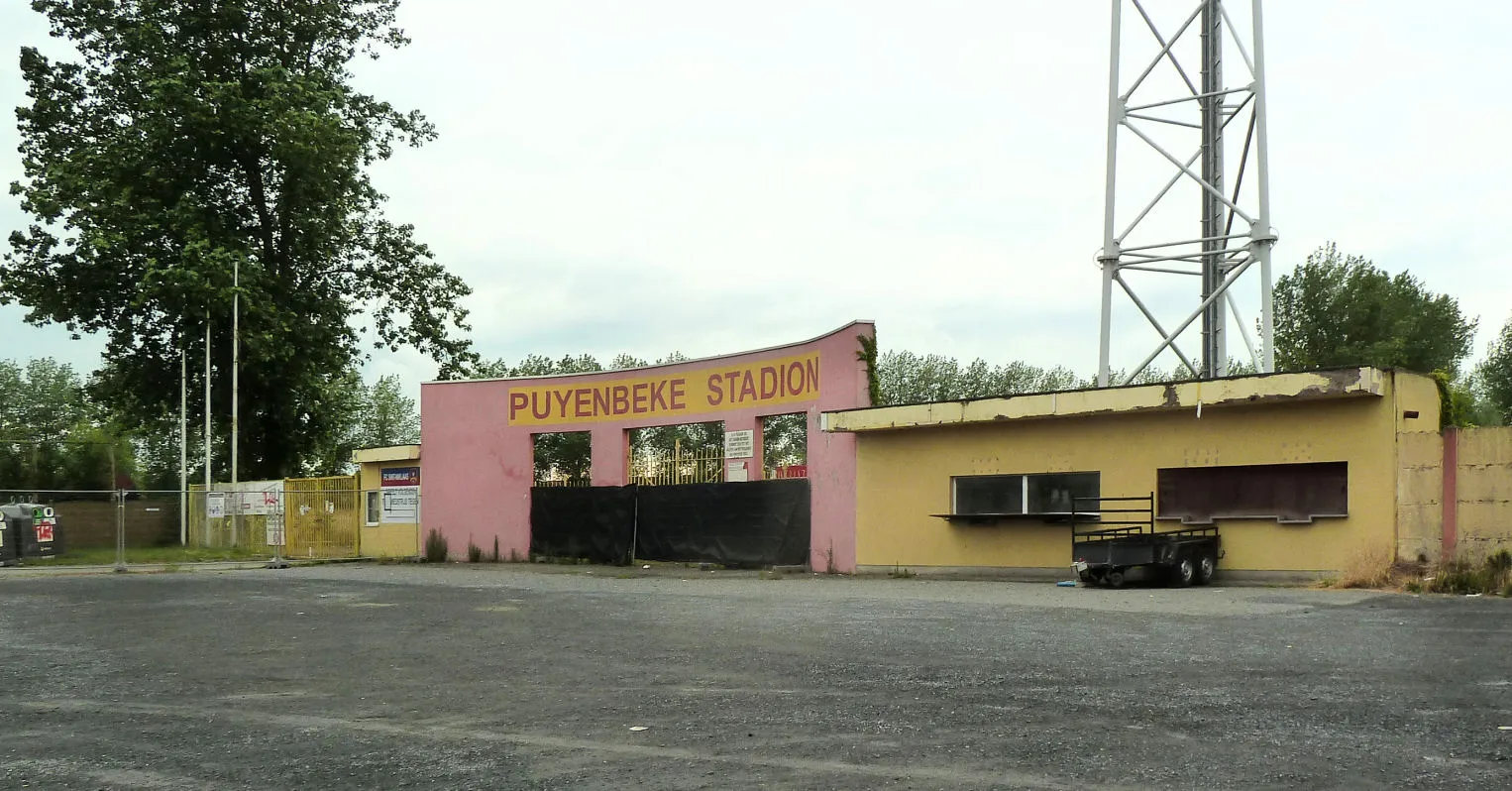 Photo showing: Voetbalstadion van Puyenbeecke, Sint-Niklaas