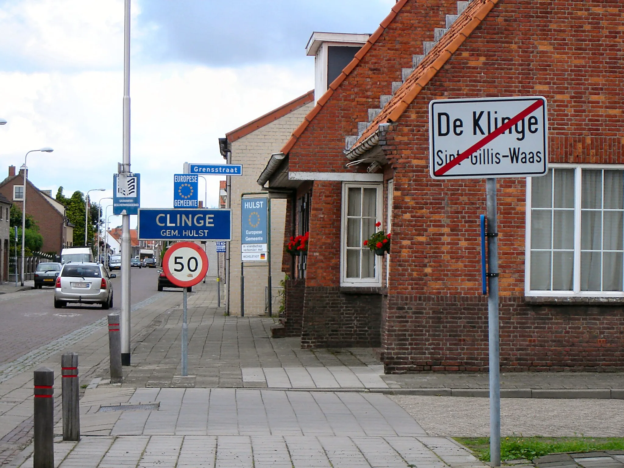 Photo showing: Border between Belgium and the Netherlands, between De Klinge (Belgium) and Clinge (Netherlands).
De Klinge, Sint-Gillis-Waas, East Flanders, Belgium

Clinge, Hulst, Zeeland, Netherlands