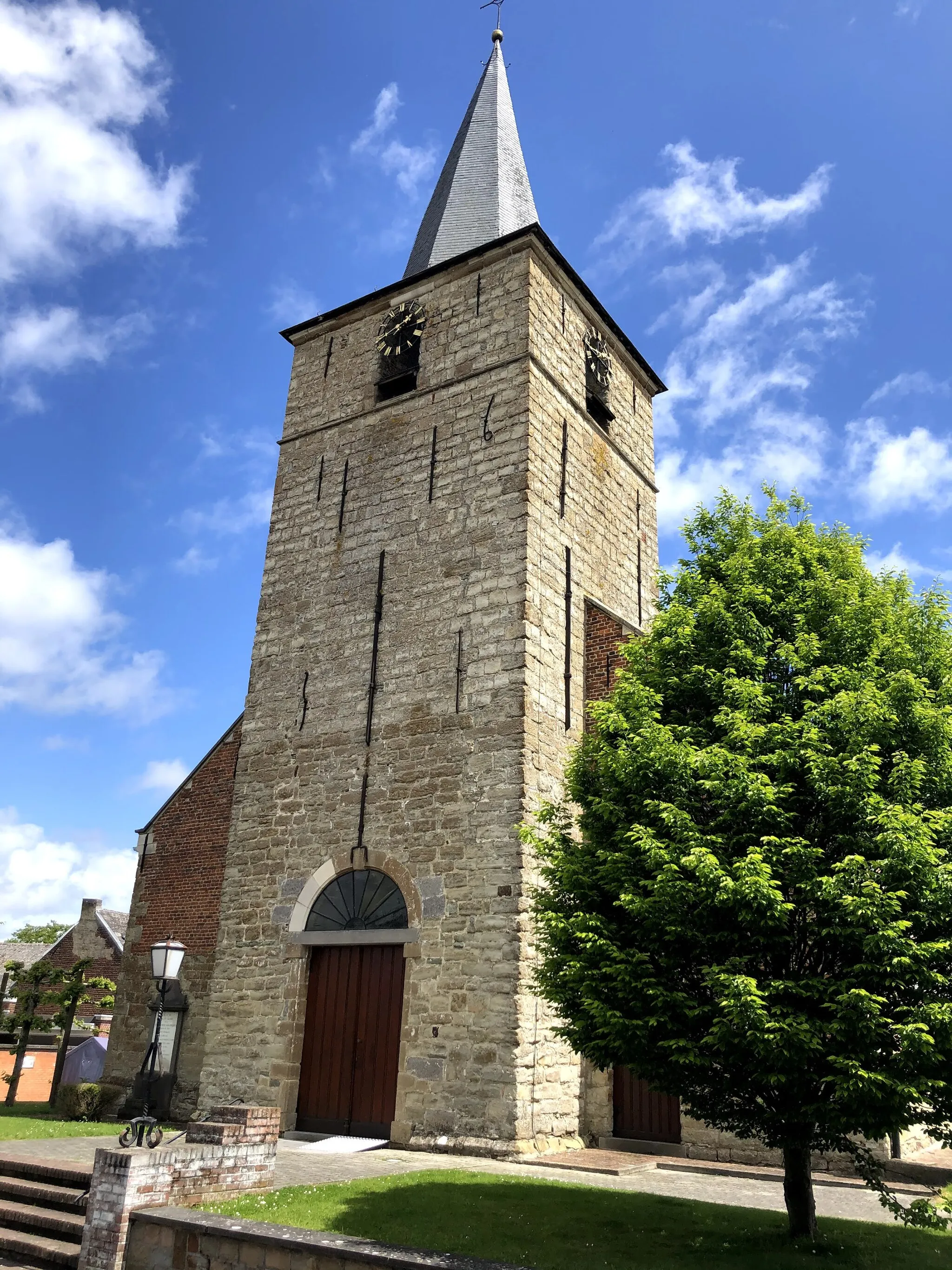 Photo showing: De Sint-Ursmaruskerk