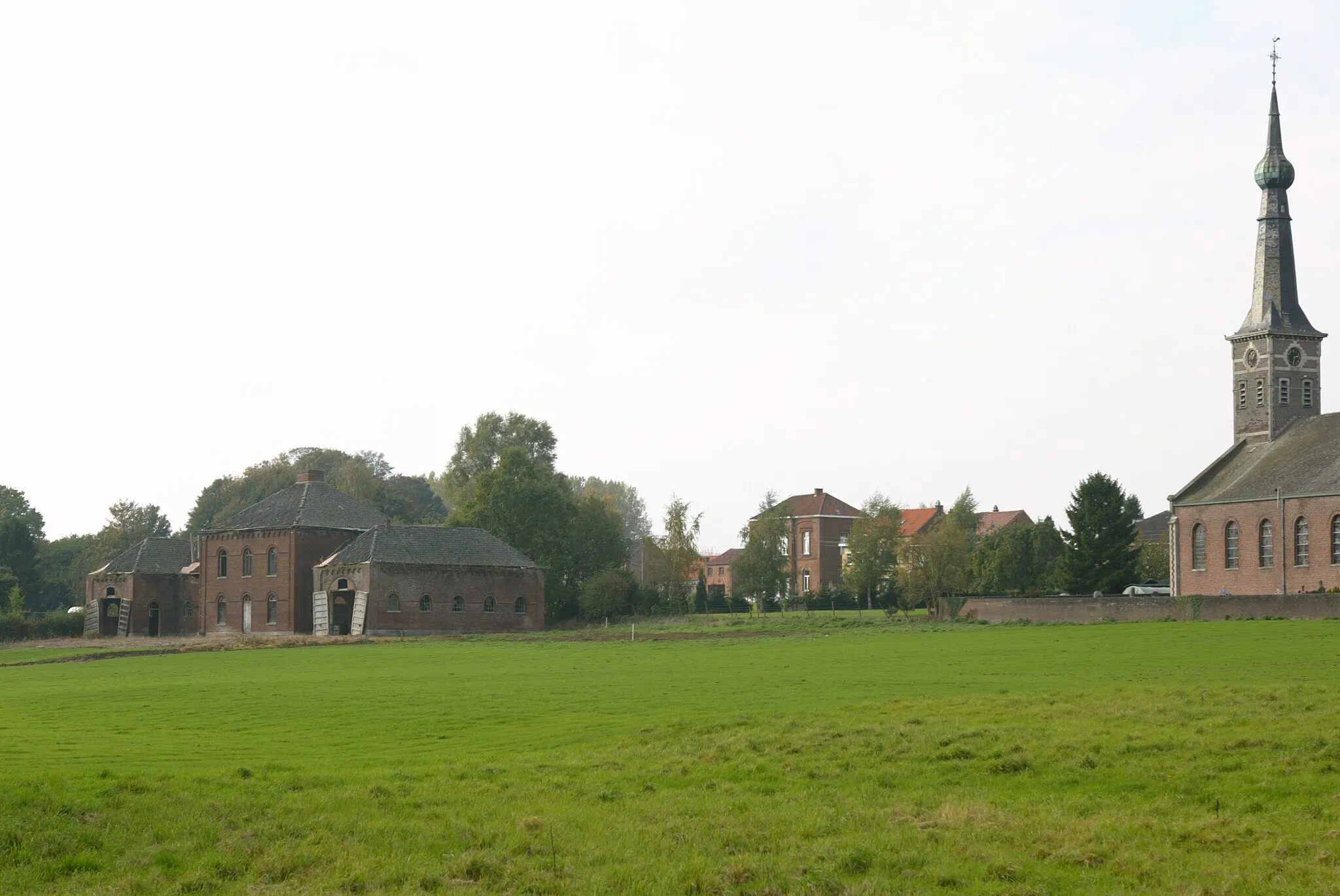 Photo showing: Kerk van Strijtem en aanhorigheid van het kasteel