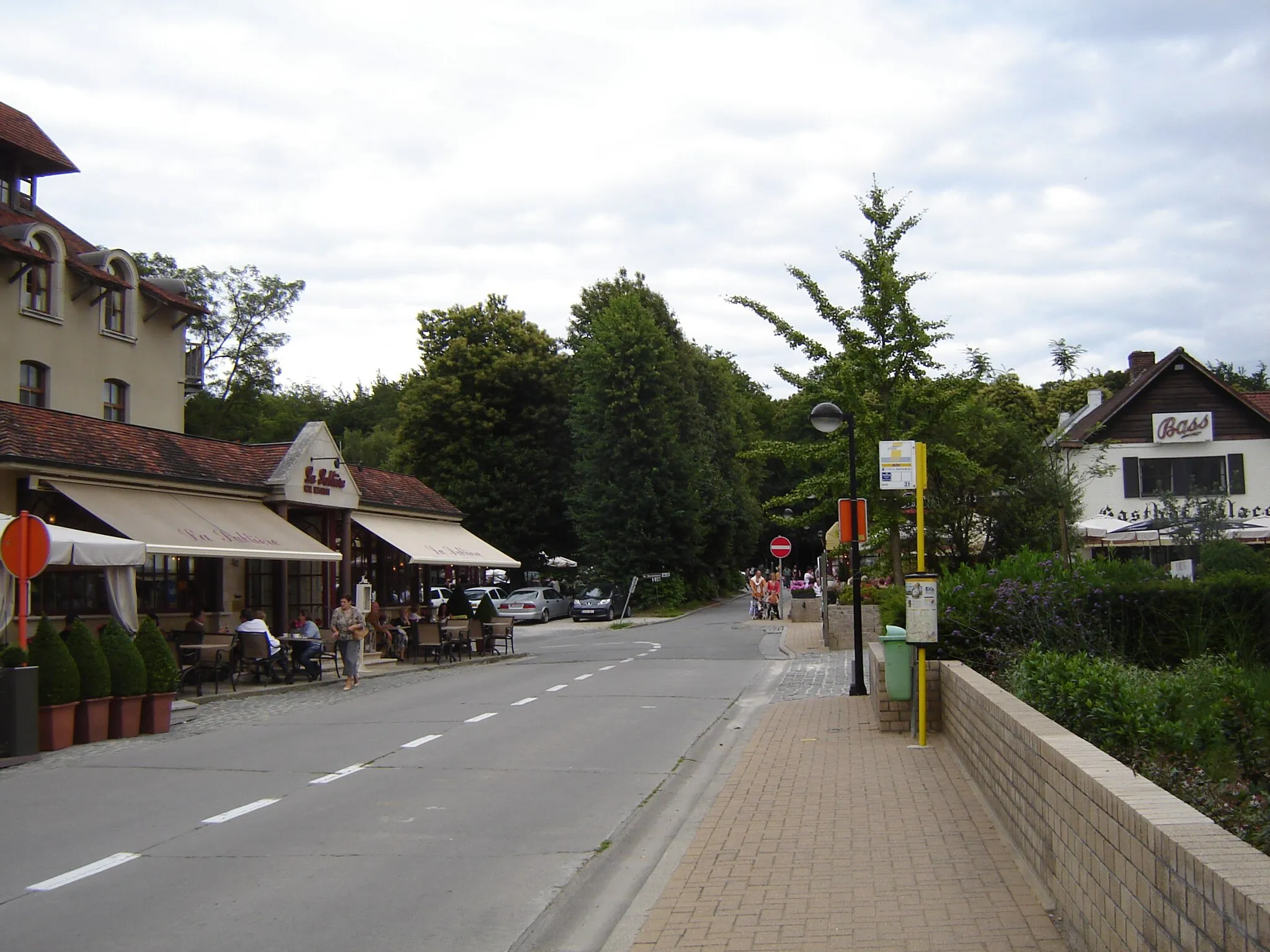 Photo showing: Tourist tearooms and restaurants on the top of the Kluisberg / Mont de l'Enclus hill. Orroir, Mont-de-l'Enclus, Hainaut, Belgium.