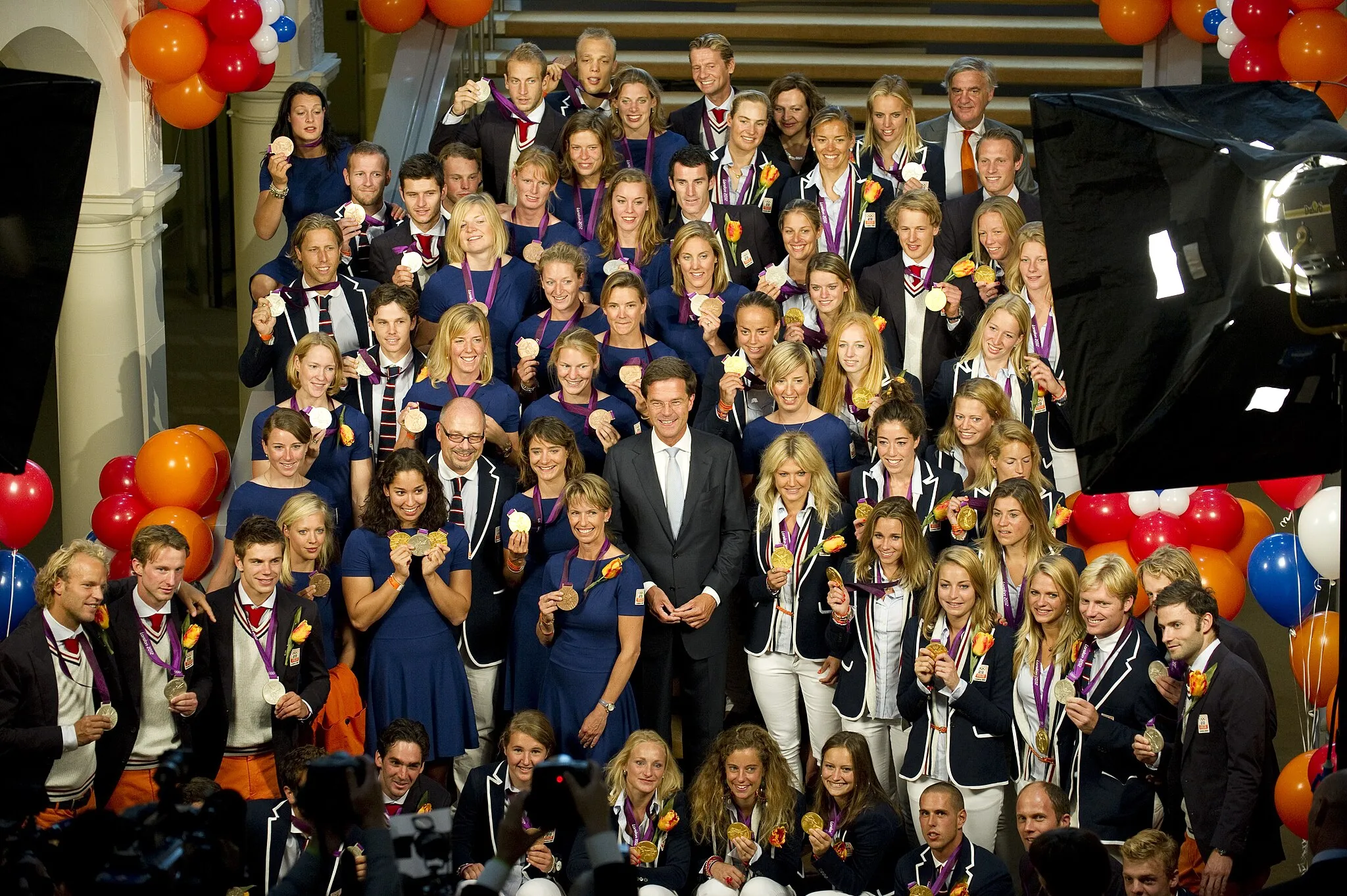 Photo showing: Groepsfoto van de Olympische medaillewinnaars samen met minister-president Rutte in 2012.