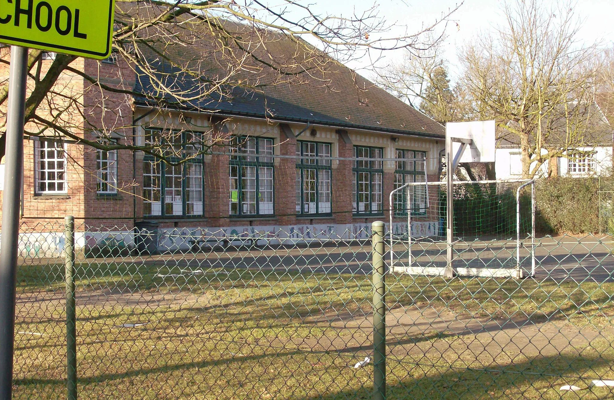 Photo showing: School near Oudenbos, Lokeren, Belgium
