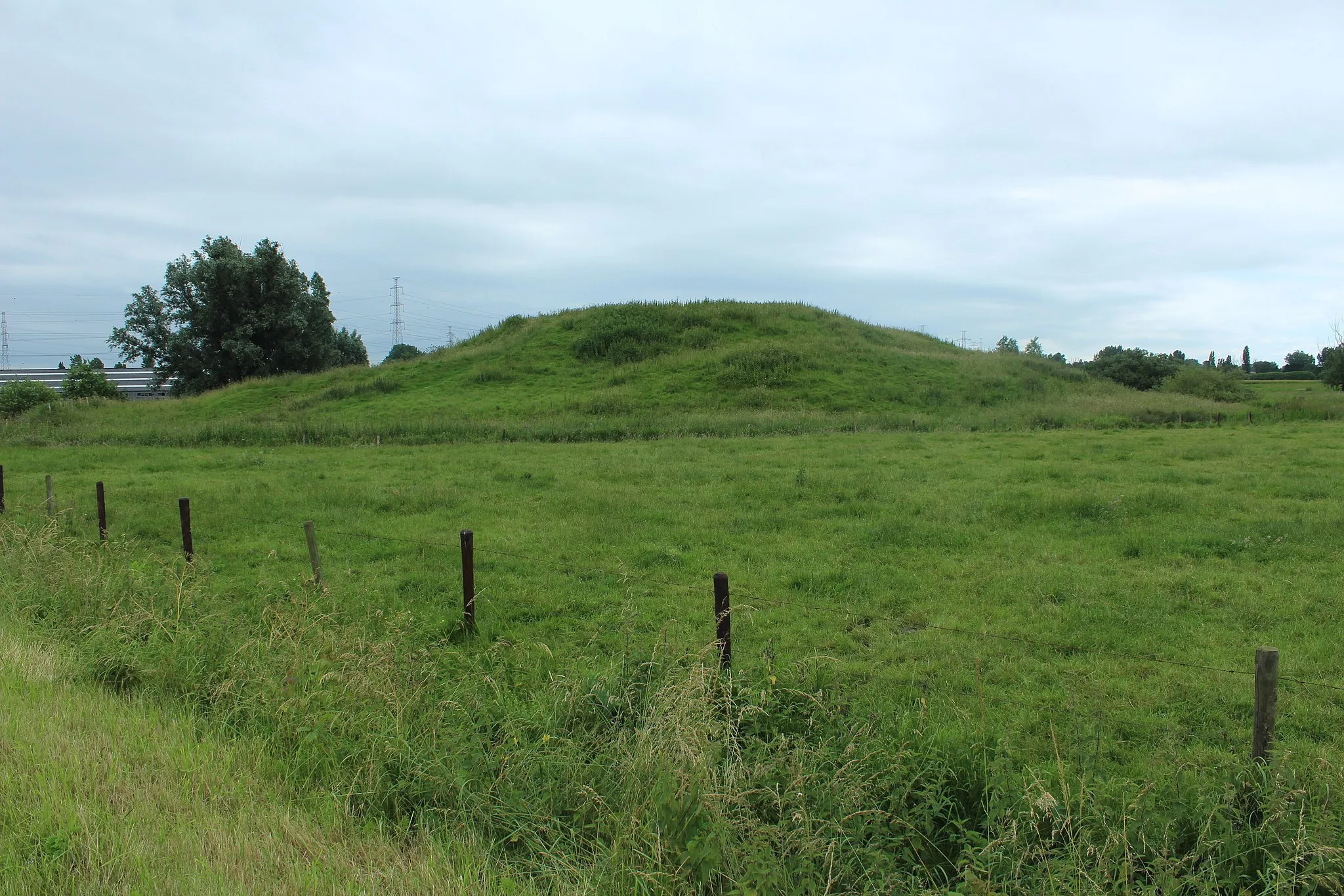 Photo showing: Singelberg, Beveren. Ruins of a 12th century castle. Archeological site.