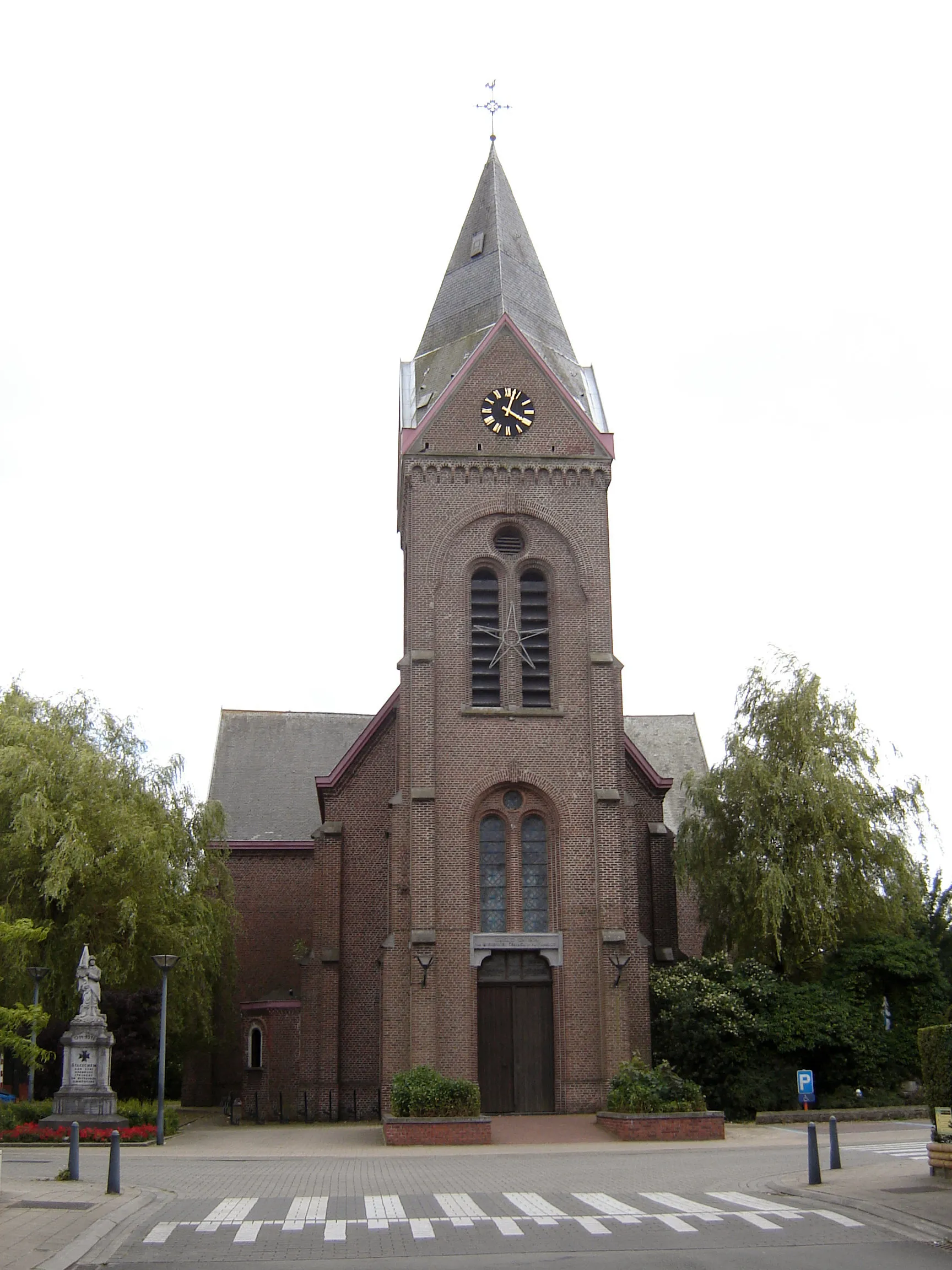 Photo showing: Church of Saint Augustine in the Stasegem quarter in Harelbeke. Harelbeke, West Flanders, Belgium