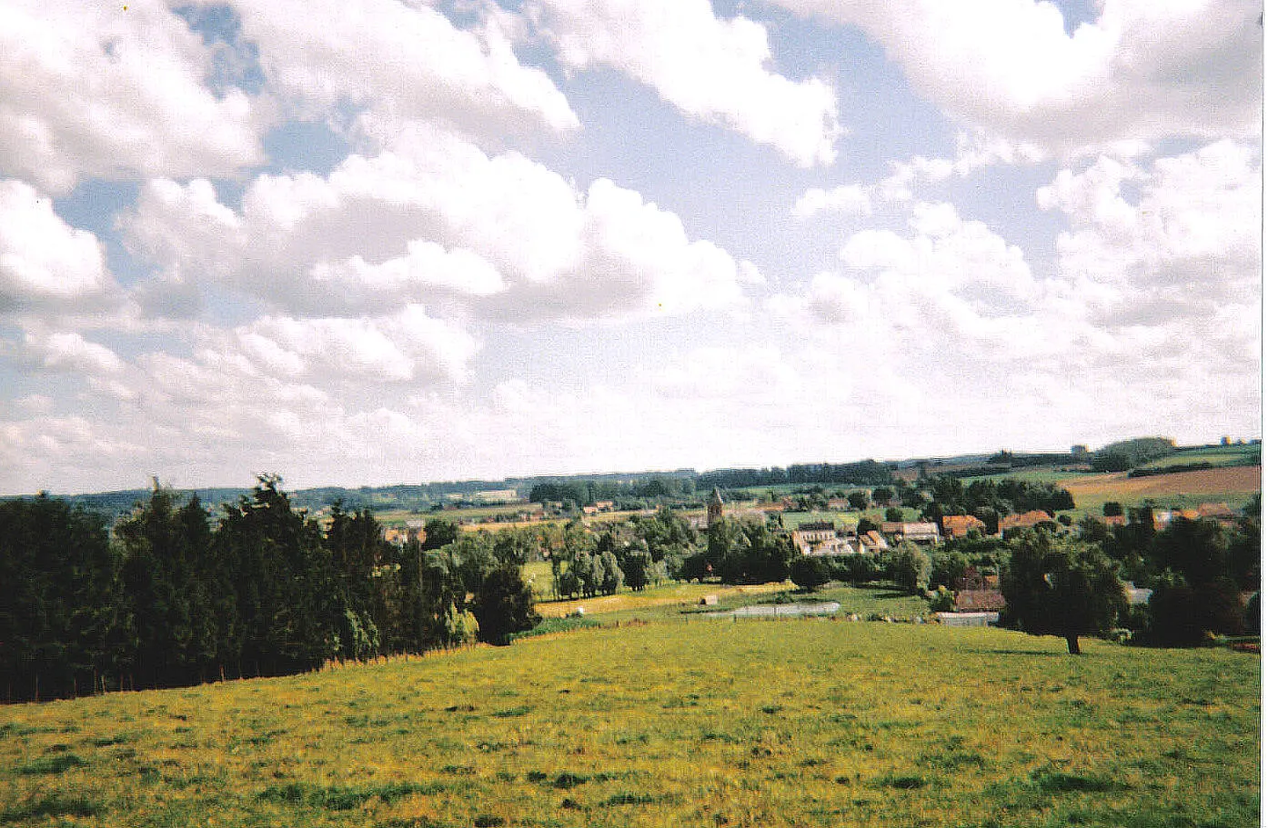 Photo showing: A view from Kapelleberg of the village of Maarke-Kerkem, a submunicipality of Maarkedal, Belgium.