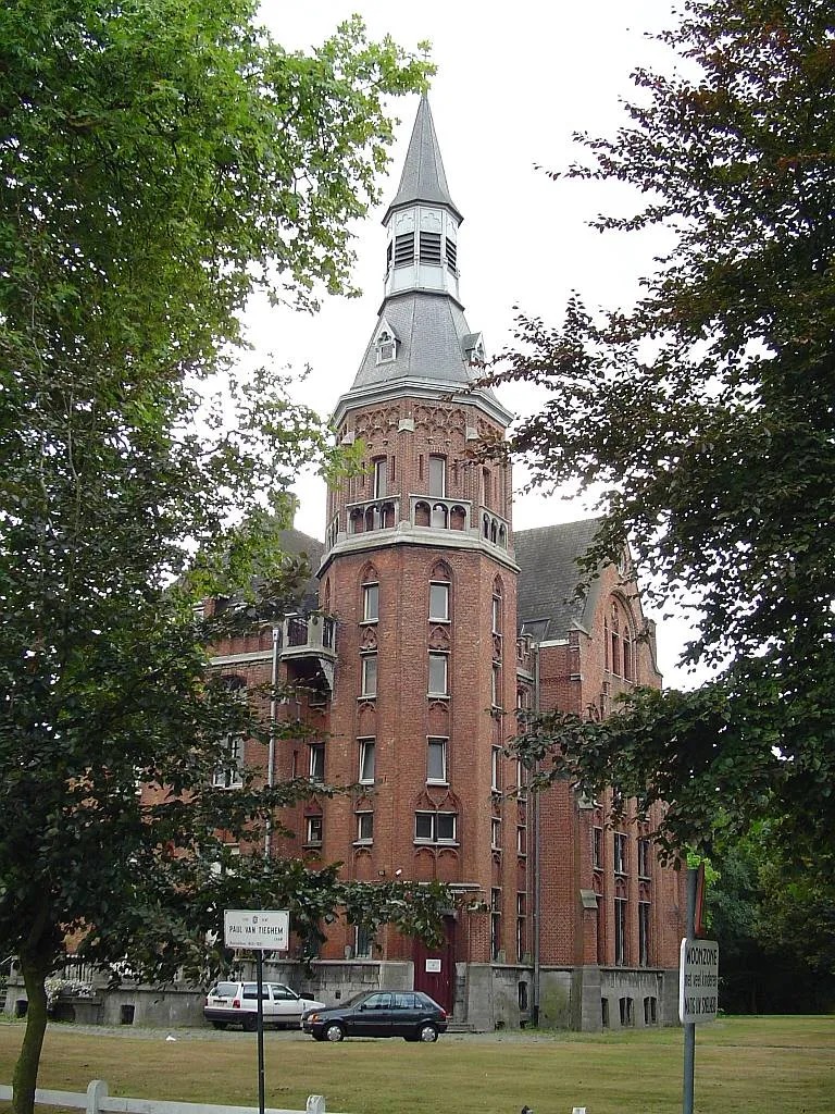 Photo showing: View of the Castle Paul Van Tieghem, former town hall of Mariakerke (Gent)