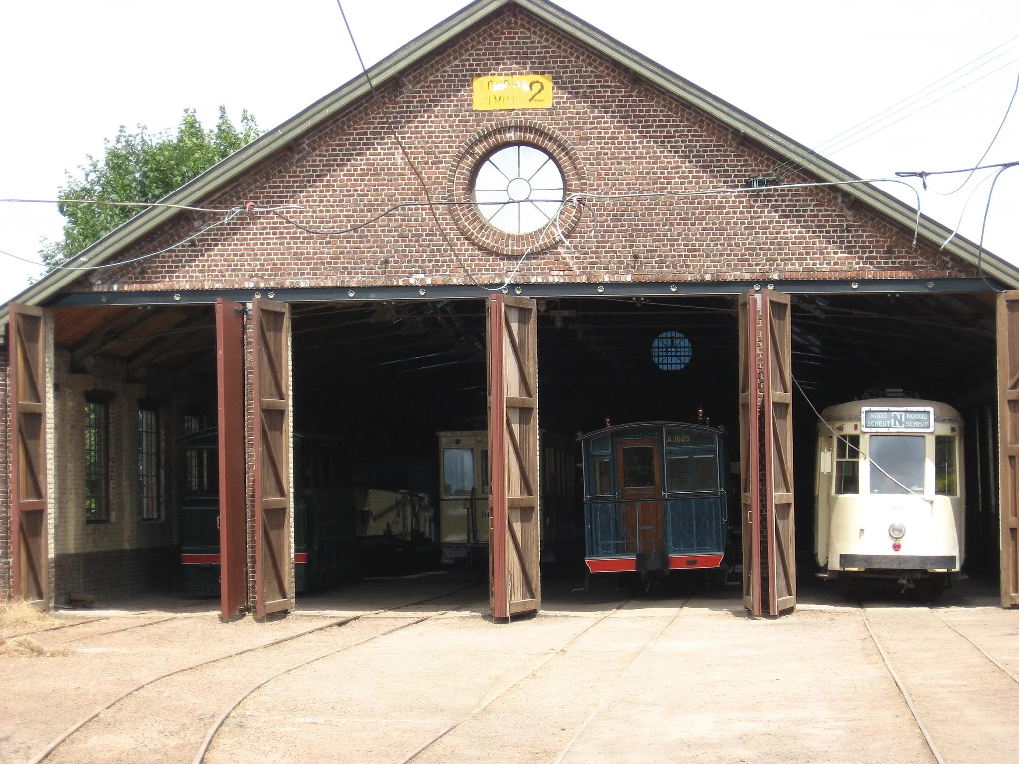 Photo showing: View in the trammuseum Schepdaal. Was a original SNCV workplace. In the building with open doors there is an exposition.