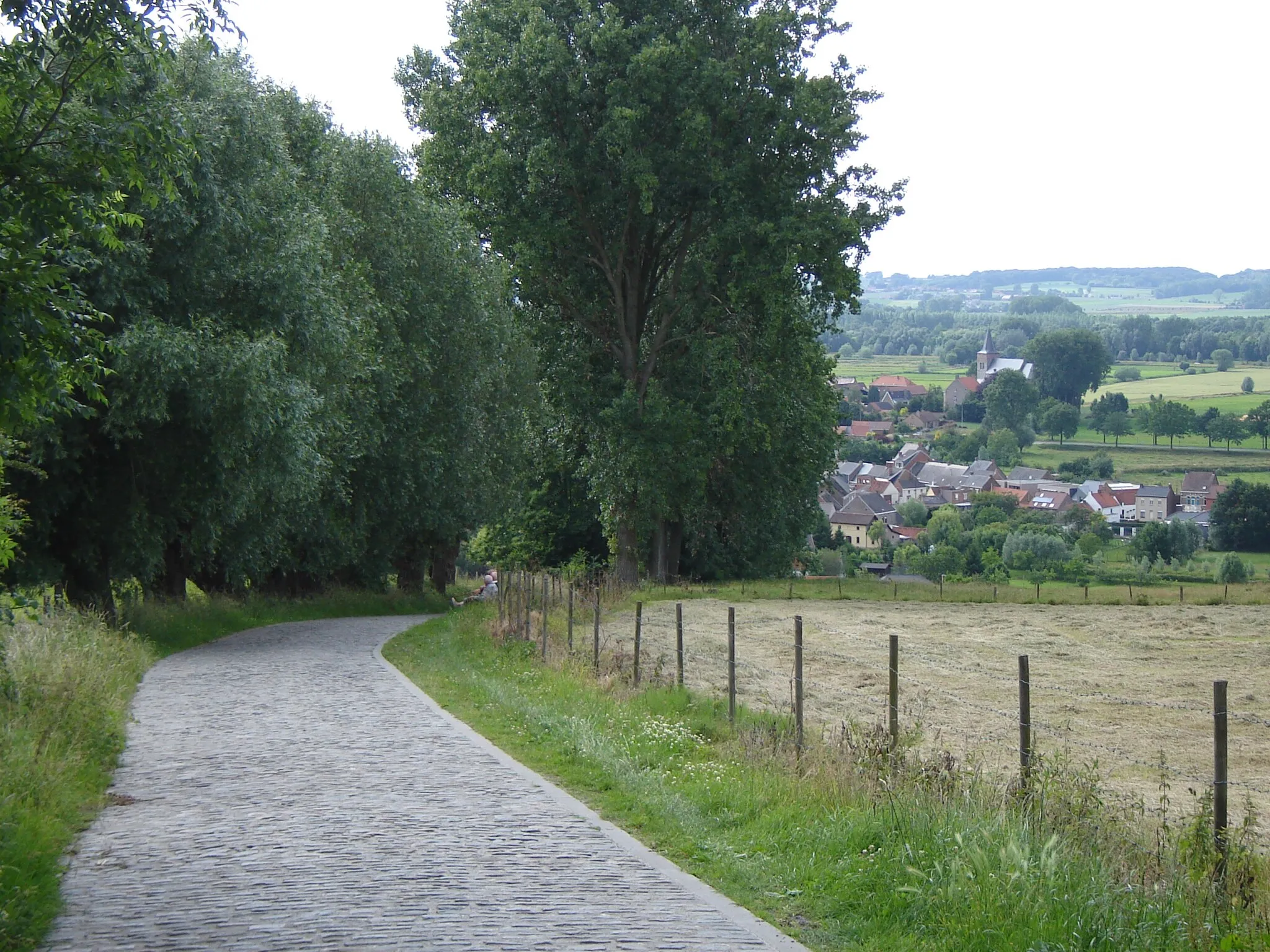 Photo showing: View on the village of Melden from the Koppenberg hill. Melden, Oudenaarde, East Flanders, Belgium