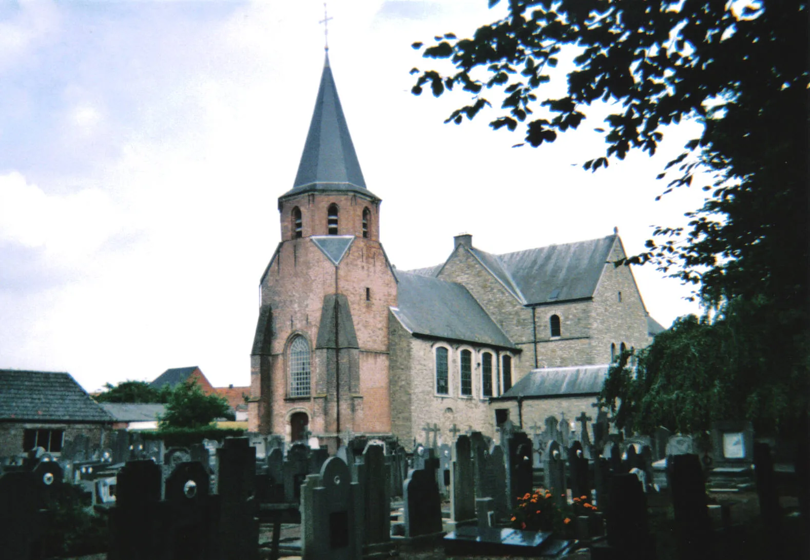 Photo showing: The village church of Nederename, a submunicipality of Oudenaarde, Belgium.