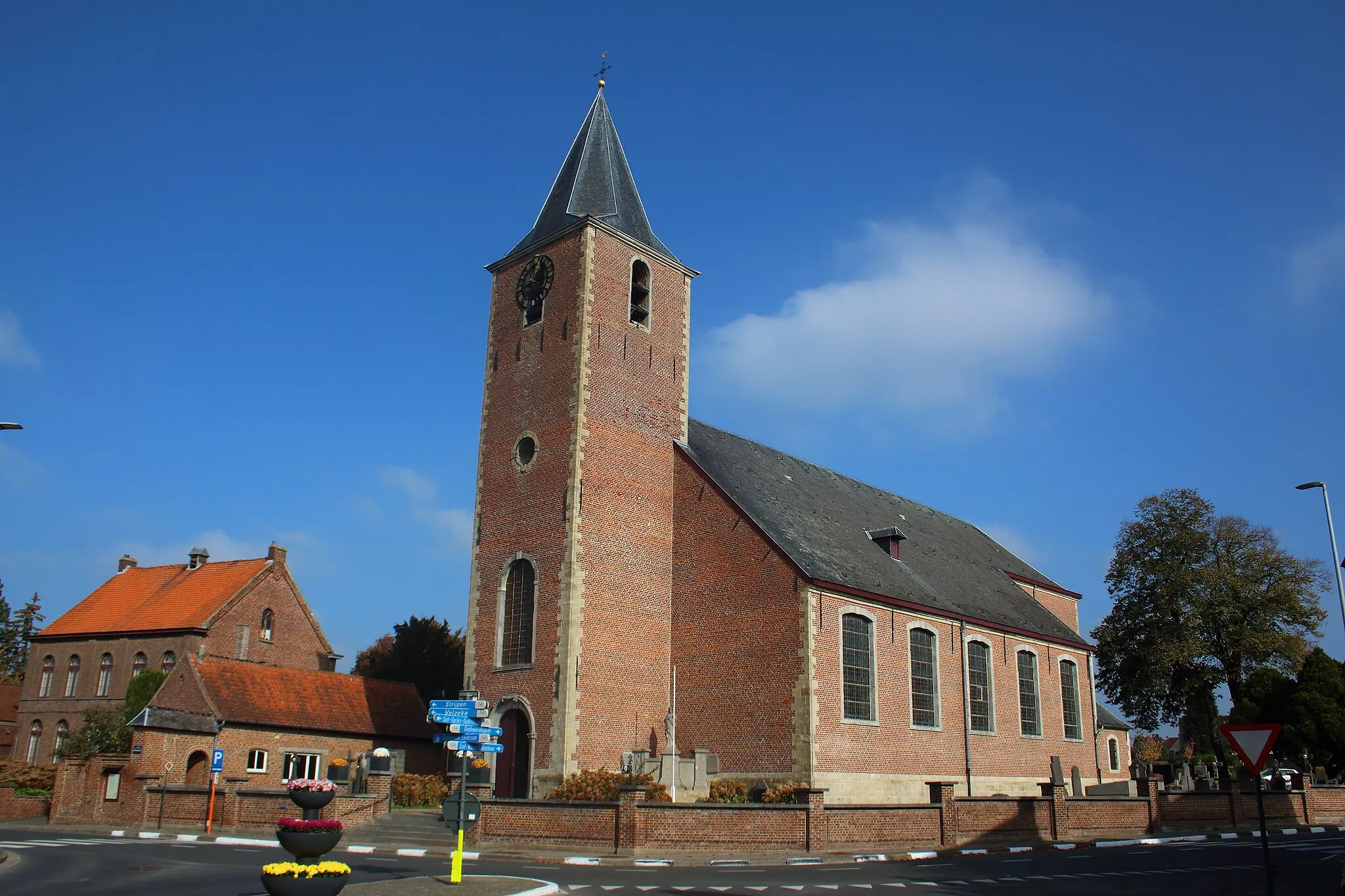 Photo showing: Sint-Pietersbandenkerk, Erwetegem, Zottegem, Vlaanderen, België