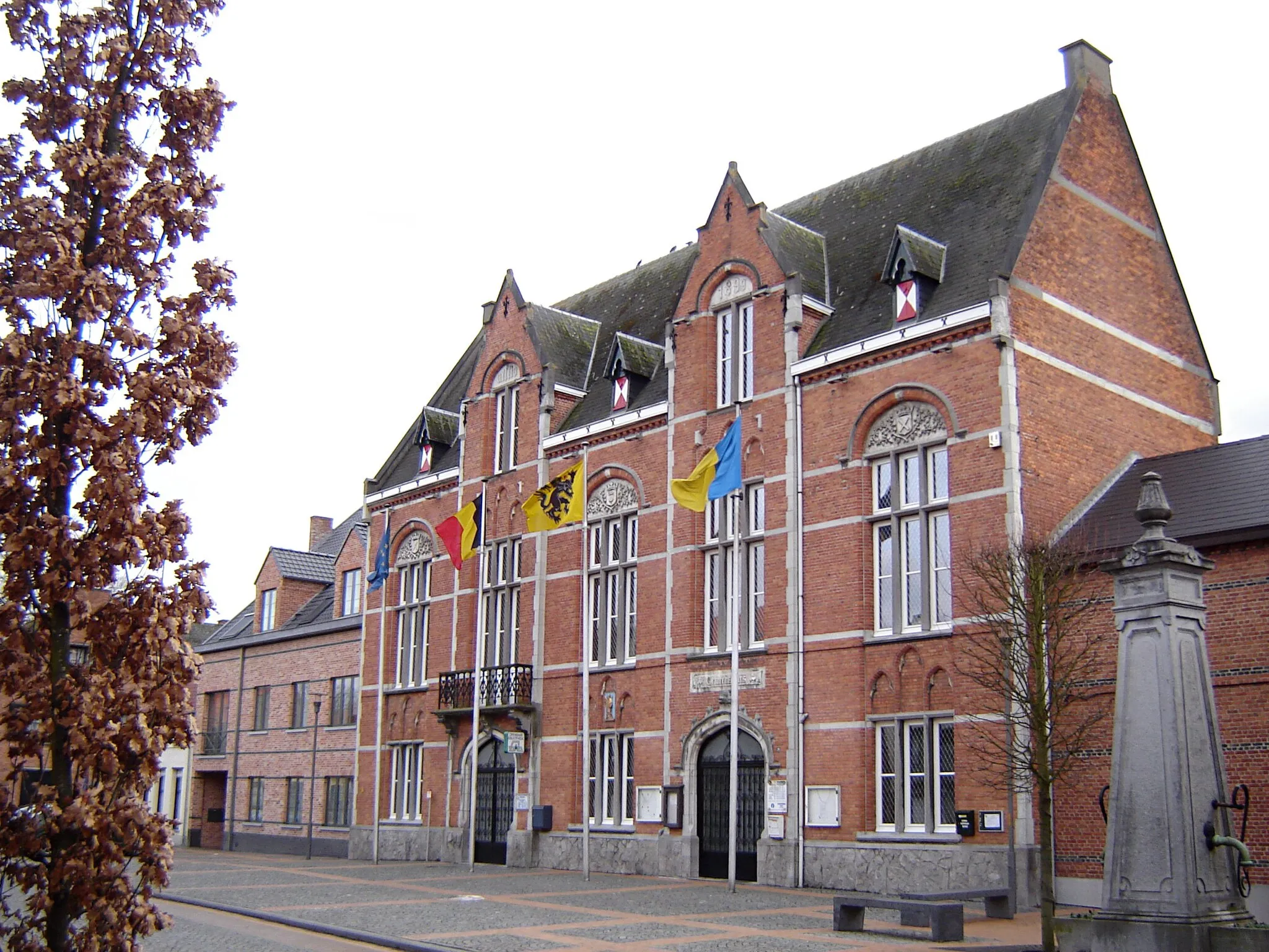 Photo showing: Former town hall of Belsele. Belsele, Sint-Niklaas, East Flanders, Belgium