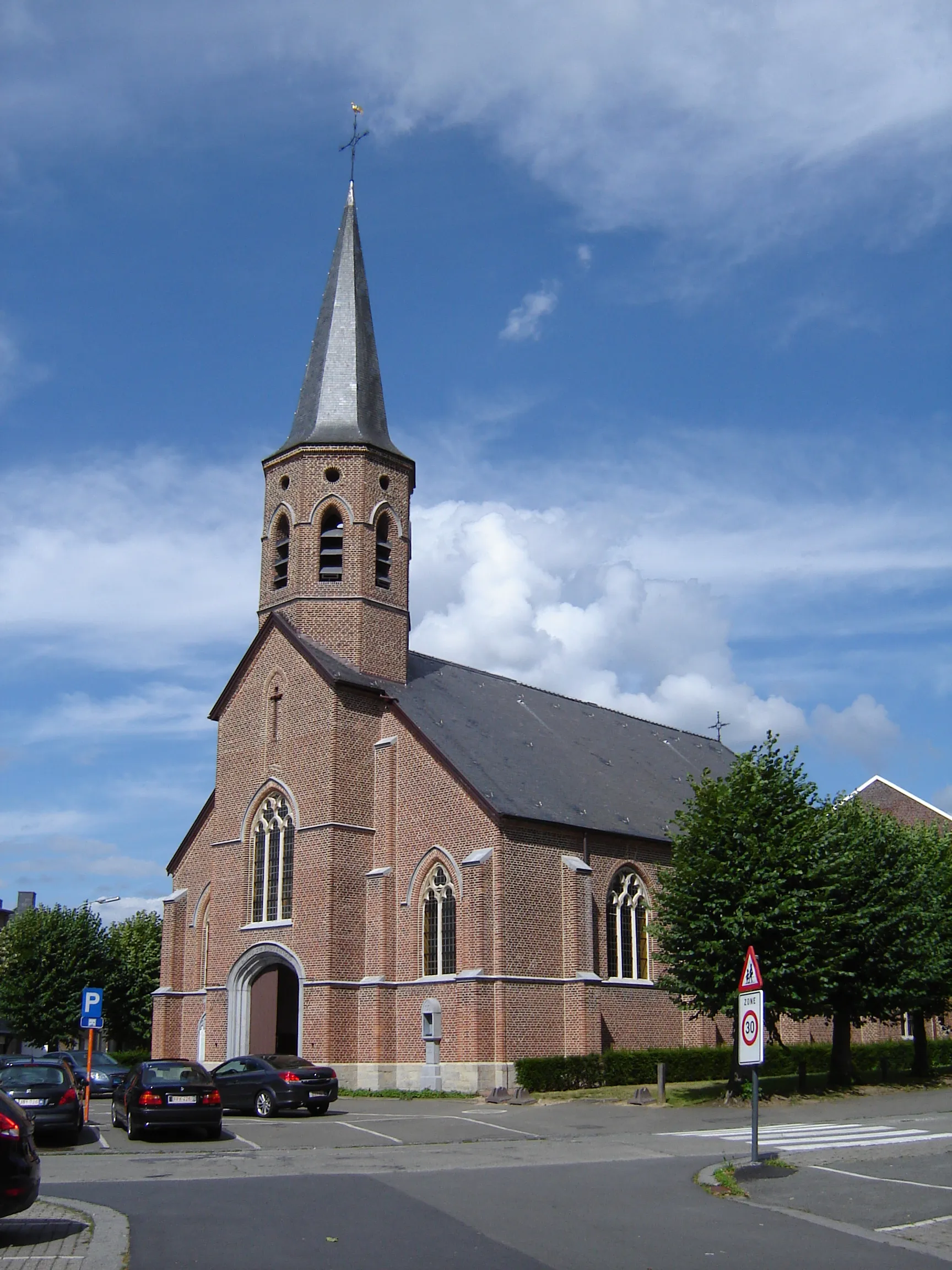Photo showing: Church of Saint Peter in Chains and Saint Berlinda in Grotenberge. Grotenberge, Zottegem, East Flanders, Belgium